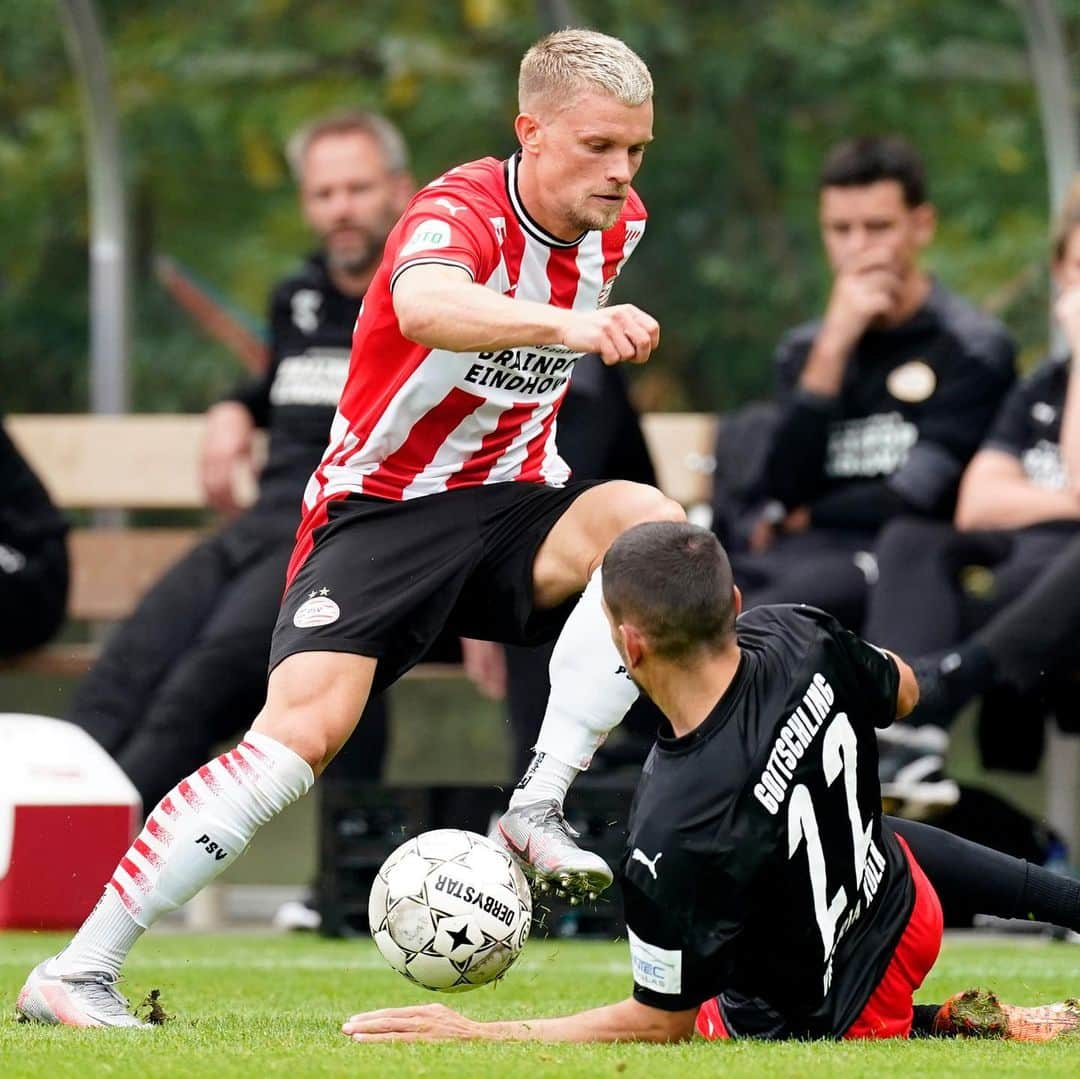 フィリップ・マックスさんのインスタグラム写真 - (フィリップ・マックスInstagram)「happy about my first official match for @psv 🔴⚪️ #eindhoven #psv #preseason」9月4日 18時54分 - p.max31