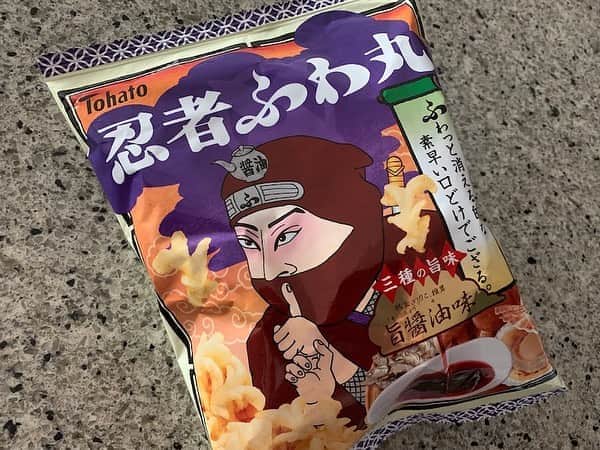 のインスタグラム：「‪【#忍者ふわ丸】‬  旨醤油味🌟 口の中でドロンするコーンスナック🌽  口溶けが素晴らしく、 コーンの風味が広がります😋  スナックの形もかわいいので 見て楽しむこともできるお菓子〜❣️  #東ハト #tohato  ‪#駄菓子アナウンサー‬ ‪#駄菓子屋 #駄菓子女子 ‬ ‪#駄菓子 #日本駄菓子協会 #公認‬  ‪#HAP #horipro‬ ‪#田中めぐみ #アナウンサー‬ ‪#ホリプロ #ホリプロアナウンス室‬」