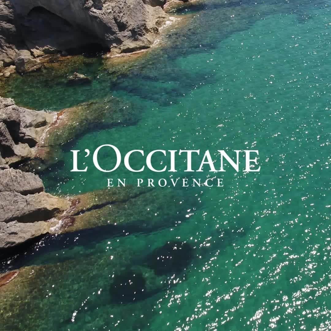 のインスタグラム：「Soak up the beauty of Provence from the comfort of your own home. We never get tired of the stunning crystal clear water. Tell us where home is for you in the comments! ⁣ ⁣ #NaturalBeauty #Loccitane #Provence #Relaxation #ExploreProvence #HiddenGems」