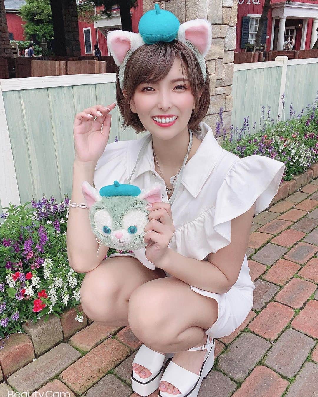のインスタグラム：「夏！！満開！！🌻 . .9月だね！！ まだまだ夏は終わらない！！ . もう少し涼しくなったらディズニー行きたいなぁ🙉🙉🙉 . . 昨日は、東京中央美容外科銀座院に😇  @tcbginza  . 夏になって肩が出る服だったり、 ビキニを多く着ること増えたから 肩ボトックスとウルトラヴェラをしてもらったああ🤩 . . ②川野先生のカウンセリングが丁寧でまた行きたいなぁあて思った🙉 @tcb.kawano  . . . .  . #美容整形ならtcb東京中央美容外科  #東京中央美容外科 #東京中央美容外科銀座院 #美容外科　#銀座　#美容整形 #川野ゆうや　　#肩ボトックス　#水着　　#夏　#夏休み　#ショートカット　#ショートヘア #pr」