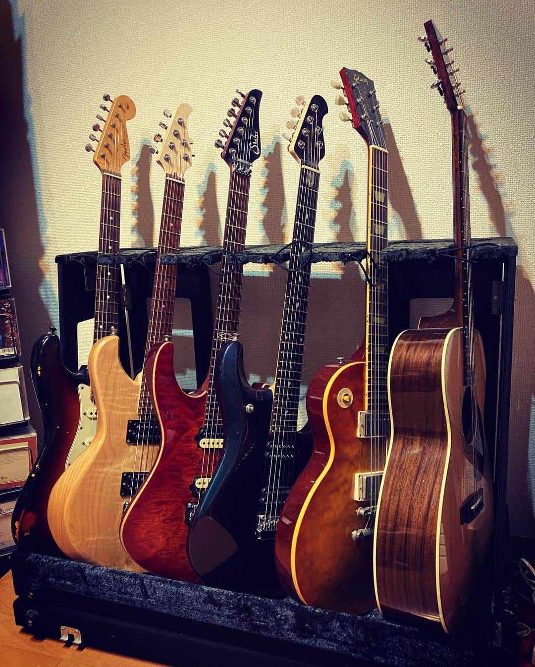 柴崎浩のインスタグラム：「BURN THE SECRETで使ったギターたち。PRS/DGTとBuscarinoだけ写ってないす。 #wands #柴崎浩 #guitar #guitarist #burnthesecret」