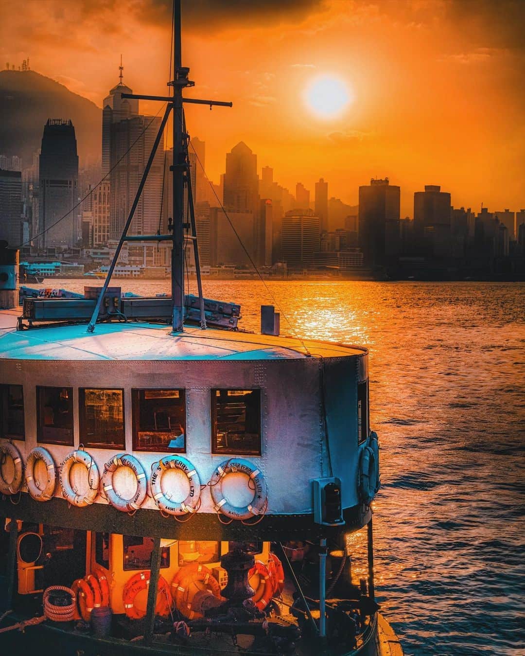 HAYAMI HANNAH ハナさん ど田舎さんのインスタグラム写真 - (HAYAMI HANNAH ハナさん ど田舎Instagram)「Star ⭐️ Ferry 🇭🇰 in the Sunset 🌇  (Re-Edited)    #hayamihannah  #Picsofhk #香港 #Sonyimagegallery  #discoverhongkong #instameethk⁠ #awesomehongkong  #hongkongphotography⁠ #unlimitedhongkong  #exploringhongkong⁠ #hongkongstreets  #hongkongnight  #hkphotography ⁠ #hongkong  #hongkonglifestyle #Hongkonginsta  #hongkongstreetphotography⁠ #visualhongkong  #reframinghk  #travelphotography  #sonyimages #moodygrams⁠  #asianlens #letsguide #アガる香港 #yourshotphotographer  #localiiz  #TheHongKongGuide #urbancreate  #timeouthk」9月4日 19時14分 - hayamihannah