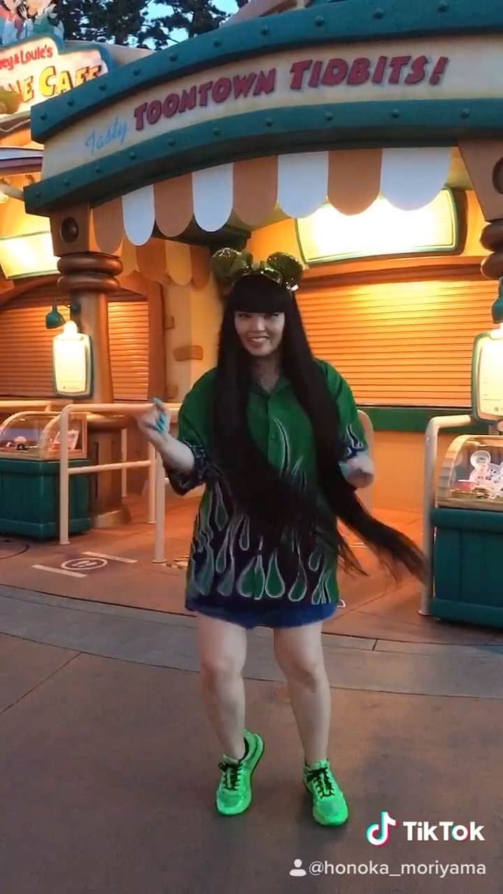 森山穂乃香のインスタグラム：「I went to Disneyland🐭🏰🇯🇵 I miss this place🥰❤️❤️❤️ アトラクションほぼ乗れた🎢 1番早くて5分待ちだった✨✨  #disneyland #tokyodisneyland #tokyodisneyresort #honokamoriyama #dance #ディズニーランド #ダンス」