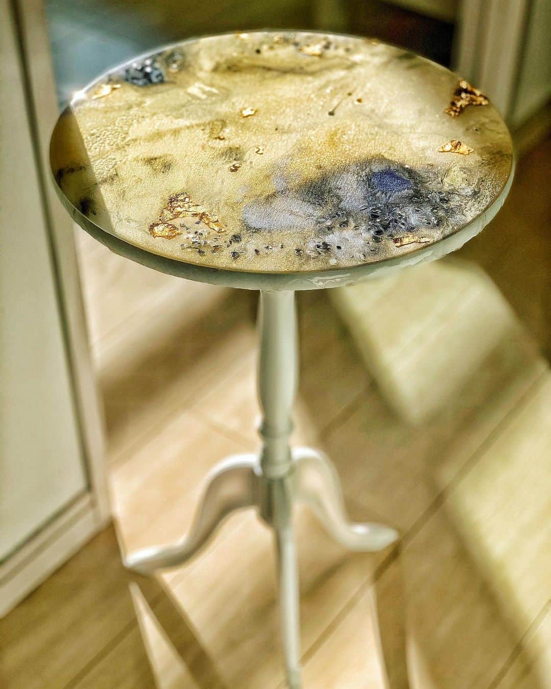 里海さんのインスタグラム写真 - (里海Instagram)「Resin painting 🎨 完成したよ✨  可愛いumi ちゃんの波アート🌊 Satoumi × Umi 🥰  彼女のように素敵な レジン波アートも是非是非チェックしてください🥰  #resin #resinart #レジンペインティング　#レジンアート　#レジン」9月4日 19時33分 - satoumi0330