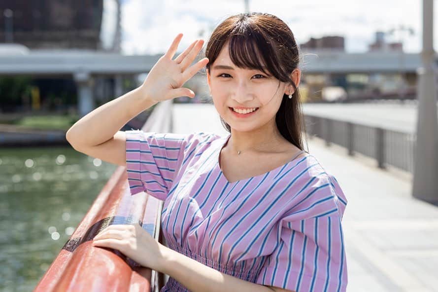 のインスタグラム：「こんばんは🌙 今日も1日お疲れ様です☺️﻿ ﻿ プロフィール写真と一緒に浅草で撮っていただいた写真です🌷﻿ ﻿ 今日は春学期の成績発表の日でした😳﻿ 実はオンライン授業になり、去年と比べて成績が落ちてしまいました…😢﻿ 秋学期は挽回できるよう頑張ります✨﻿ ﻿ 今日もプロフィールから投票お願いします〜🌸﻿ ﻿ #ミス慶應 #ミス慶應理工 #ミスコン #慶應 #矢上祭 #光ぽち #ポートレート #浅草」