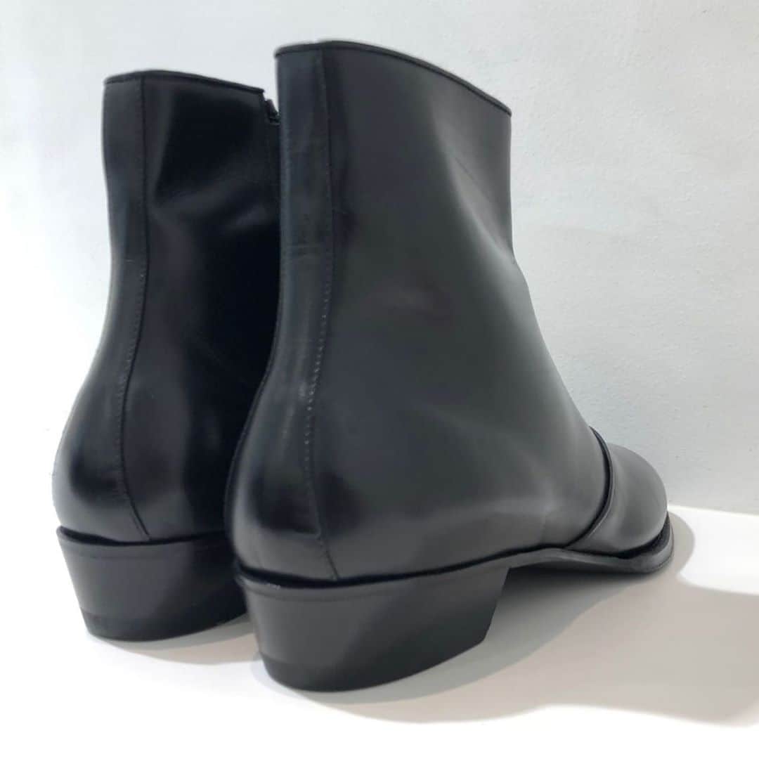 ROSSO MENさんのインスタグラム写真 - (ROSSO MENInstagram)「【Le Yucca's】 AW20 collection…  "LAST HRM BOOTS" BLACK 40、41、42 ¥151.200+TAX  お取り扱い店舗 ◾︎ROSSO ミント神戸店﻿ Tel : 078-230-4710﻿ ※こちらの商品は店舗通販も承ります。 ※上記店舗のみでのお取り扱いにつき、お問い合わせにつきましても上記の店舗までお願い致します。﻿ ﻿ ﻿ ﻿   #ROSSOMEN  #URBANRESEARCHROSSO #URBANRESEARCHROSSOMEN  #URBANRESEARCH #アーバンリサーチロッソ #leyuccas #urbanresearchrosso_kobe」9月4日 19時49分 - urban_research_rosso_men
