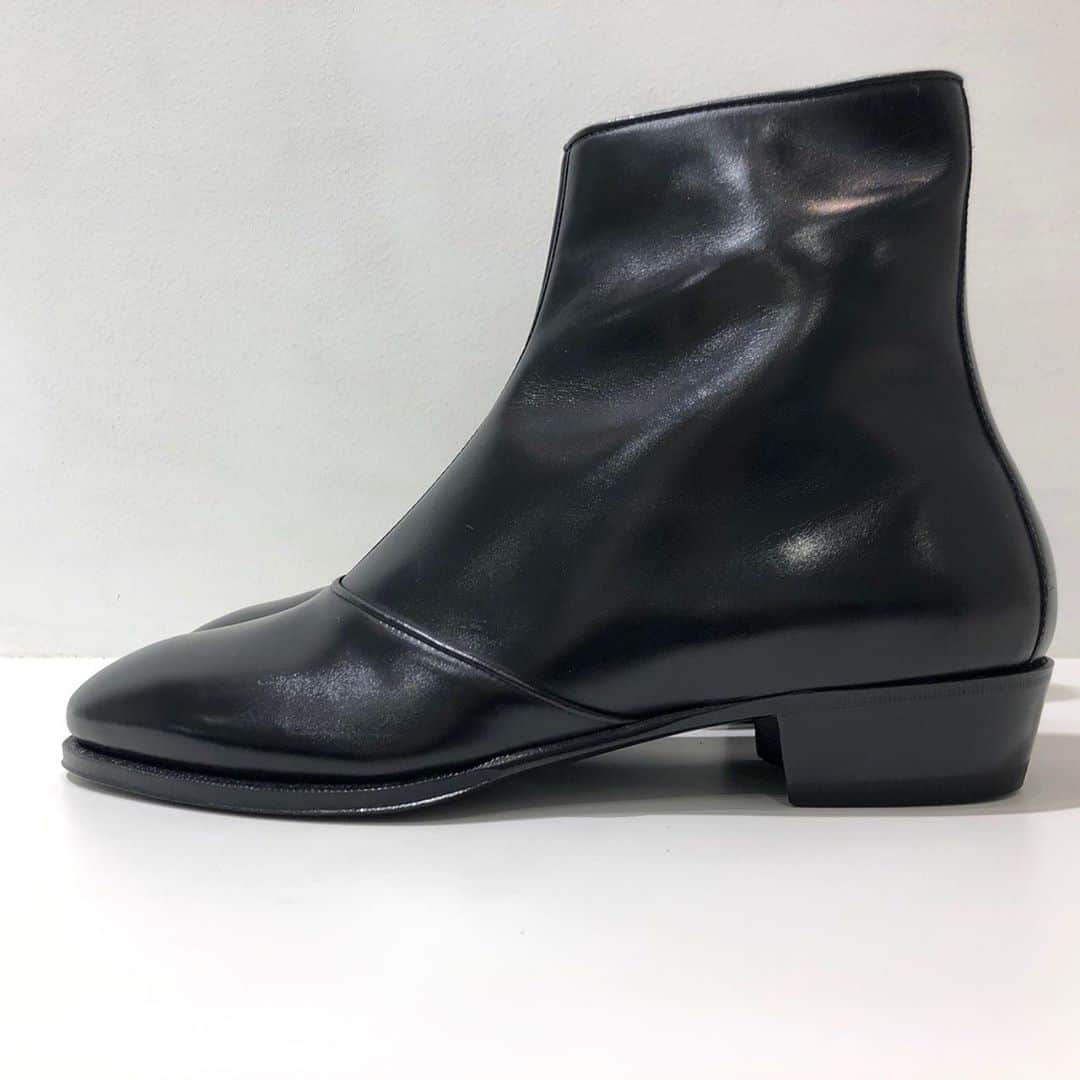ROSSO MENさんのインスタグラム写真 - (ROSSO MENInstagram)「【Le Yucca's】 AW20 collection…  "LAST HRM BOOTS" BLACK 40、41、42 ¥151.200+TAX  お取り扱い店舗 ◾︎ROSSO ミント神戸店﻿ Tel : 078-230-4710﻿ ※こちらの商品は店舗通販も承ります。 ※上記店舗のみでのお取り扱いにつき、お問い合わせにつきましても上記の店舗までお願い致します。﻿ ﻿ ﻿ ﻿   #ROSSOMEN  #URBANRESEARCHROSSO #URBANRESEARCHROSSOMEN  #URBANRESEARCH #アーバンリサーチロッソ #leyuccas #urbanresearchrosso_kobe」9月4日 19時49分 - urban_research_rosso_men