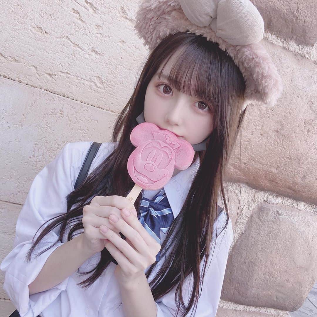 山本あこのインスタグラム：「このアイスすぐ溶けちゃう  #スリジエ #山本あこ」