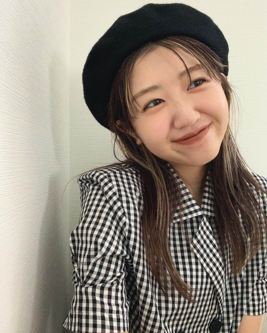 のインスタグラム：「🎶 色落ちしてきてる感じ好きなんだよねえええええ！ ちょっと前に眉毛もリリーさんに整えてもらったから描きやすいし調子が良きなんだなあああああ！」