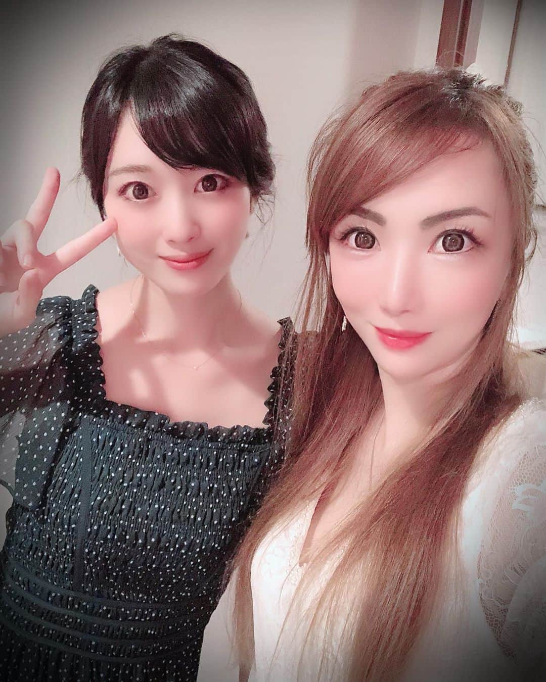 のインスタグラム：「先日さきぽこと遊んだ時の写真😆💕 また近々女子会楽しみ😆💕  #女子会 #女子会最高 #女子力 #女子力アップ  #女子力向上委員会  #女子力高め  #女子力あげたい  #可愛い #可愛い女の子  #可愛い💕  #可愛いものが好き  #可愛いすぎる #可愛いは正義  #可愛いカフェ #綺麗 #Live #Liver #Live配信 #Live配信アプリ #17 #17Live #17Liver #イチナナ #イチナナライブ　 #イチナナライバー #トップライバー #配信業界 #やる気 #やる気ある方募集 #ライバー募集」