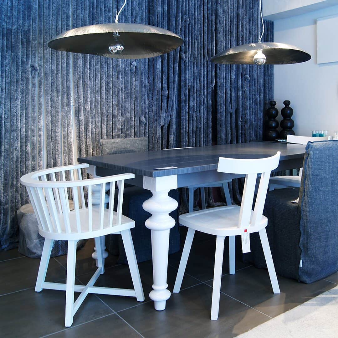 GERVASONI JAPAN / ジェルバゾーニ ジャパンのインスタグラム：「. Table : GRAY 34CR Chair : GRAY 23 / GRAY24 / GHOST 23 Lamp : SILVER 95  GERVASONI TOKYO 〒107-0062 東京都港区南青山 6-8-8 Tel:03-6418-5764 Fax:03-3486-5074 営業時間：11:00~18:00(事前予約制) 火・水曜定休   ※ご来店は事前予約制を承っております。前日までにご予約をお願いいたします。 ※新型コロナウィルス感染拡大の状況に応じて営業時間・定休日を変更する場合がございます。 変更があり次第、弊社ホームページおよびSNSにてご案内させて頂きます。  #gervasoni #gervasoni1882 #gervasonijapan #gervasonitokyo #gervasonitour  #paolanavone #interior #interiordesign #madeinitaly #mohebbanmilano #instamood #instagood #picoftheday #archilovers #architecture #archiproducts #productdesign #photooftheday  #ジェルバゾーニ #ジェルバゾーニジャパン #ジェルバゾーニトーキョー #南青山 #東京 #インテリア #イタリア家具 #ソファ #椅子 #テーブル #お洒落さんと繋がりたい #インテリア好き」