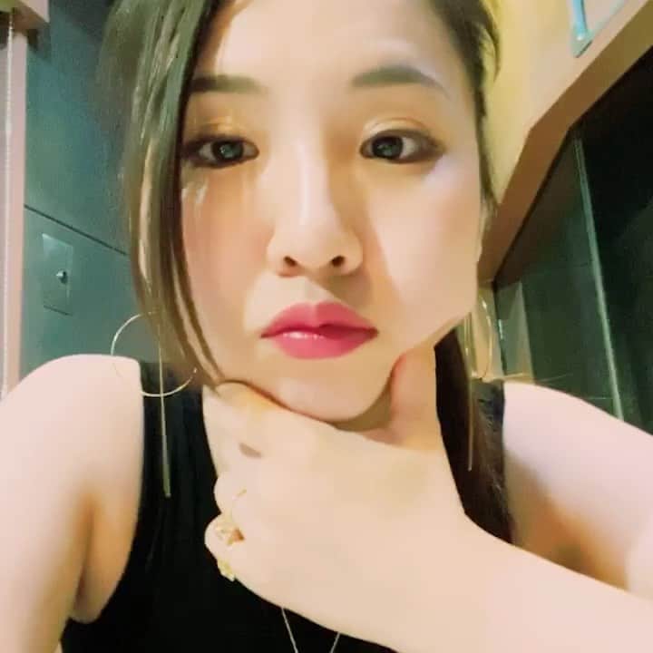 阿部真央のインスタグラム：「みんな今日はどんな1日だったかな？  私はこれからラジオです✨1週間お疲れ様でした💓」