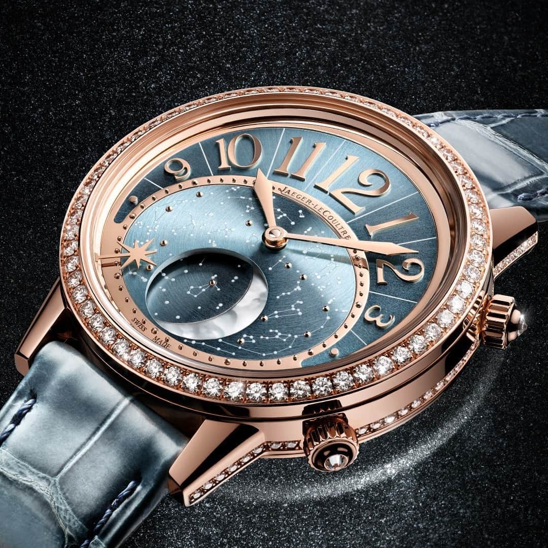 のインスタグラム：「Into the open sky.  #RendezVous _ The enchanting blue of its inner dial recreates the constellations of the night sky on a starry evening.  _ Rendez-Vous Moon Serenity _ #JaegerLeCoultre #积家 #HomeofFineWatchmaking #RendezVous #Femininity #Style #Jewellery #Style #Gemstone #Moon #SavoirFaire #Design #ValleeDeJoux #Craftsmanship #Watchmaking #SwissWatch」