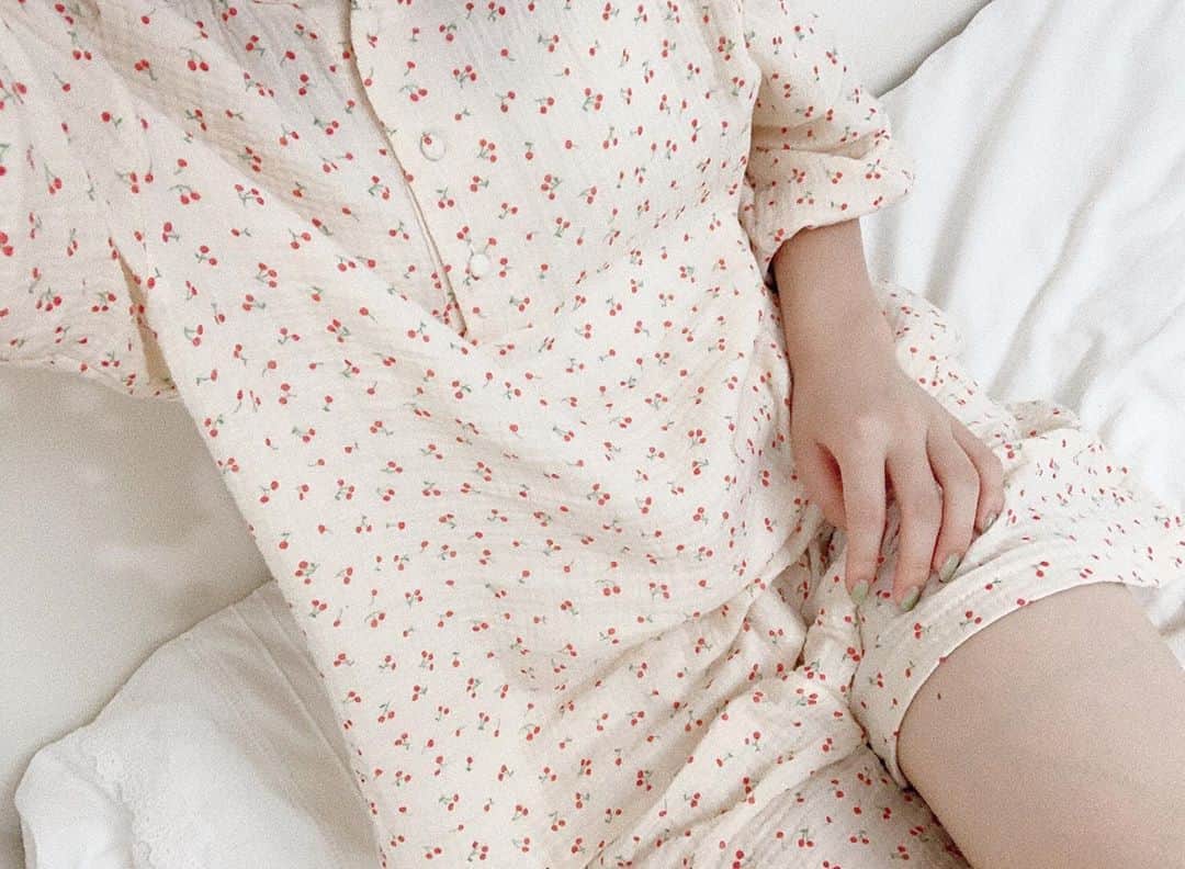 としお理歩のインスタグラム：「ルームウェアも可愛いのが良い♡🍒」