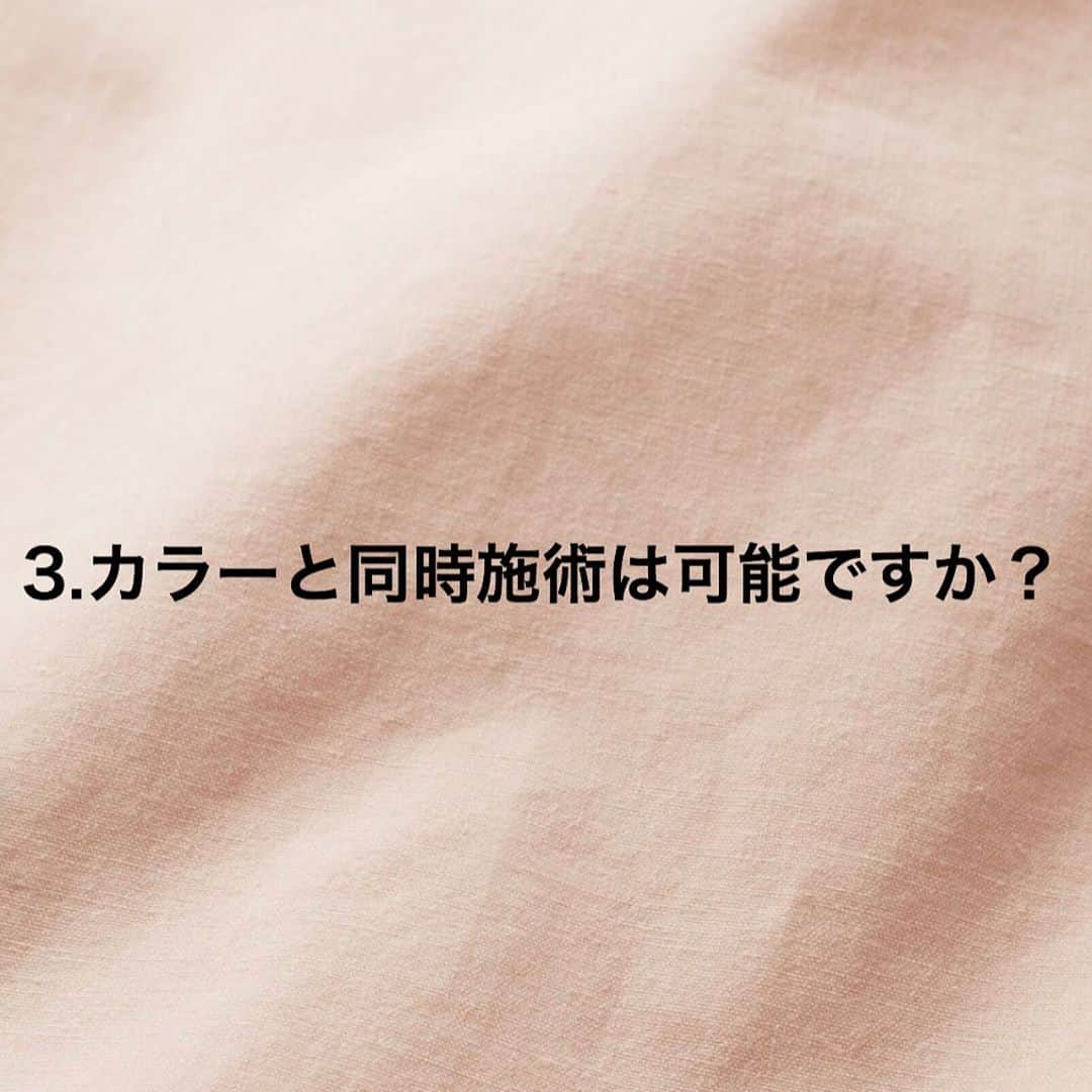 日野達也さんのインスタグラム写真 - (日野達也Instagram)「顧客様、これから地毛風ストレートが気になる方へ✨ . 地毛風ストレートで多くご質問頂く4つをご紹介します！ . とりあえずこれら4つを抑えておけば大丈夫‼️🤩 . 1.地毛風ストレートと縮毛矯正は何が違うの？ . 2.ストレート来店時にアイロンで癖を伸ばしたり結んでいっても大丈夫？ . 3.カラーは一緒にできますか？ . 4.ストレート後、巻いたり結んだりできますか？ . 答えは投稿画像ご覧ください✨ . 地毛風ストレートは髪質を改善するだけでなく毎日の生活に寄り添って普段と変わらない扱いで大丈夫‼️ . その為に薬から技術まで細かくこだわり施術させて頂いております🙇‍♂️ .  【ご新規様】 カット地毛風ストレート TOKIO Tr ¥24,000  カット地毛風ストレート＋カラー　TOKIO Tr ¥29,500  . 【顧客様】 カット根元ストレート¥19,000 . カット地毛風ストレート ¥23,000 (トリートメント＋3,000)  カット地毛風ストレートカラー ¥27,000〜¥30,000 (トリートメント＋¥3,000) .  皆様に妥協せず時間を割くために1日のご予約をmax6名に制限し、一人一人に"時間"を大切にゆとりある施術をしております。 . 極力通いやすく、感動をして頂くために尽力させて頂きます😌 . 【GO TODAY SHAiRE SALON 原宿本店】 東京都渋谷区神宮前1-14-34 FPG links HARAJUKU 7F  原宿駅目の前の個室サロンでフリーランスとして働いてます✂︎ 営業時間はなく、お客様の都合に合わせれる形で寄り添います👍  #日野ボブ #ボブ #地毛風ストレート #ウェーブパーマ #ショート #ショートボブ #切りっぱなしボブ #バッサリボブ #外ハネボブ #インナーカラー #ボブアレンジ #hair #make #外ハネ #ミディアム  #バッサリボブ #ウェーブボブ #パーマ #グレージュ#アッシュ #カラー」9月4日 20時02分 - sins_tatsuyahino