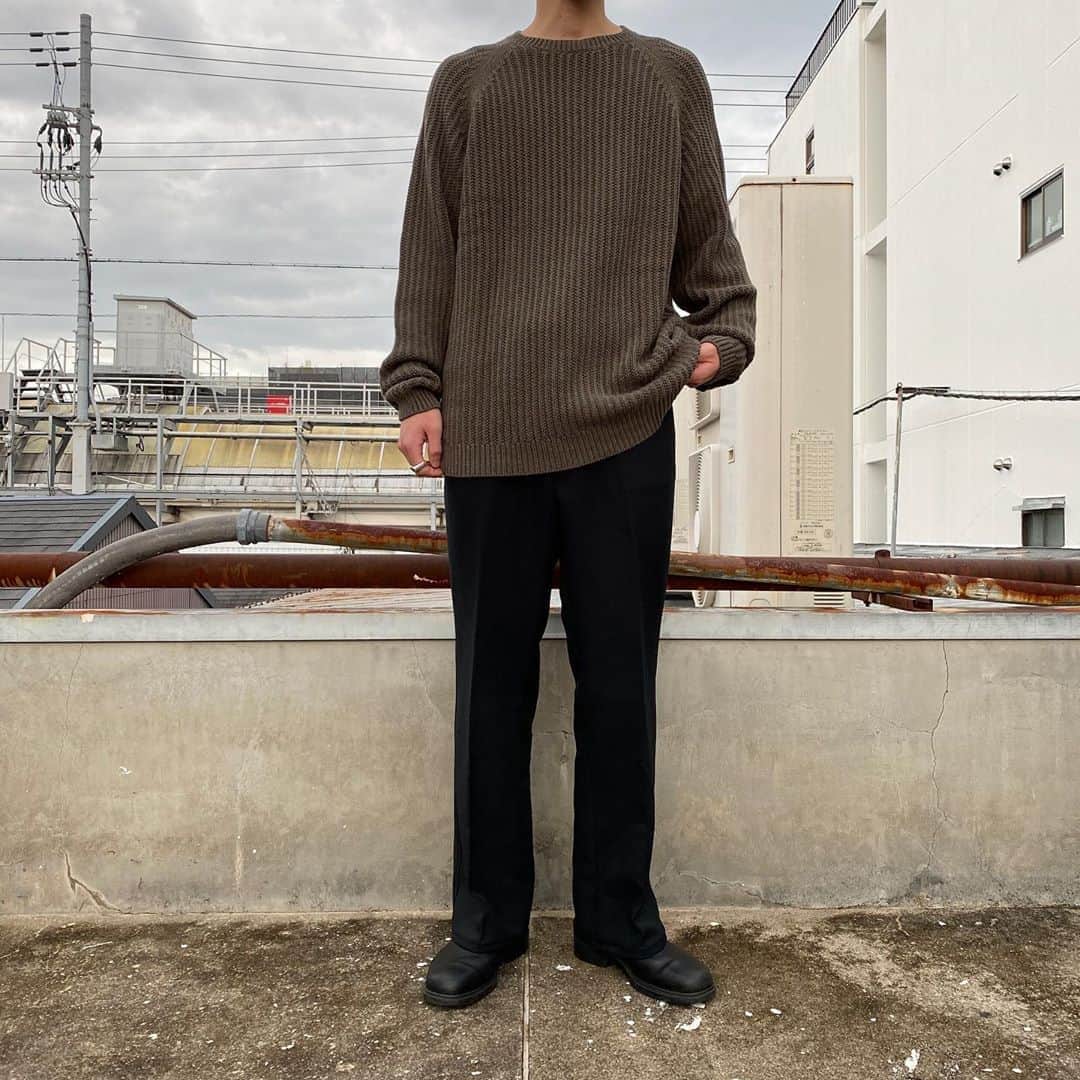 のインスタグラム：「#原宿シカゴ京都店 . ☁️Staff Coordinate🍂 コットンニットセーター 　¥2900+tax ポリエステルパンツ 　¥3900+tax . 通気性の良いコットンニットアイテムは、これからの季節大活躍してくれること間違いナシです🔥🧶 ポリエステルパンツと合わせてシンプルに着こなすのもオススメです👍🏻  その他秋物アイテム多数ございます💡 皆様のご来店お待ちしております🌹✨ .  #usedclothing#used#vintage#instafashion#fashion#ootd#harajukuchicago#kyoto#japan#instagood#コットンニット#ポリエステルパンツ#秋#秋コーデ#ストリートスナップ#古着屋#古着#京都#京都古着屋#河原町#古着女子#古着コーデ#京都古着#古着好きな人と繋がりたい#おしゃれさんと繋がりたい」