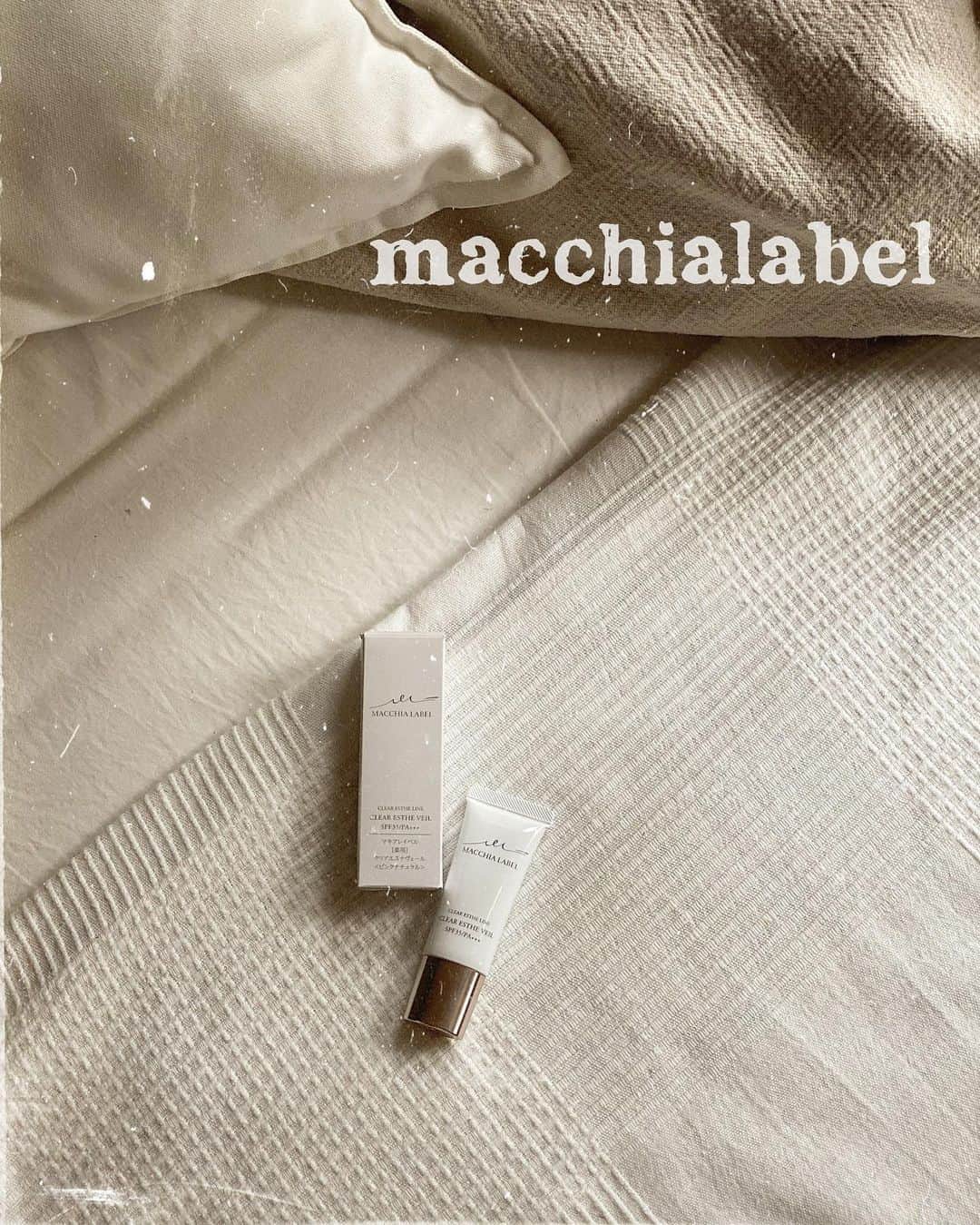 のインスタグラム：「🥚✨ . . 今日は先日いただいたばかりの マキアレイベルの美容液ファンデーション、 【薬用クリアエステヴェール】で ナチュラルなベースメイクに仕上げたよ🤍  伸びが良いのと、美容液成分をたっぷり配合しているので 肌への負担が少なくて使い心地がいいよ~🕊  マスクしててもヨレにくくてよかったです😷✨  #マキアレイベル#神ファンデ #クリアエステヴェール #macchia98#PR  #ファンデーション #神ファンデ #美容液ファンデーション #美容好きな人と繋がりたい  #美容液ファンデ #美容成分#ファンデーション #美肌#スキンケア#美肌ケア#ツヤ肌  . . . @macchialabel」