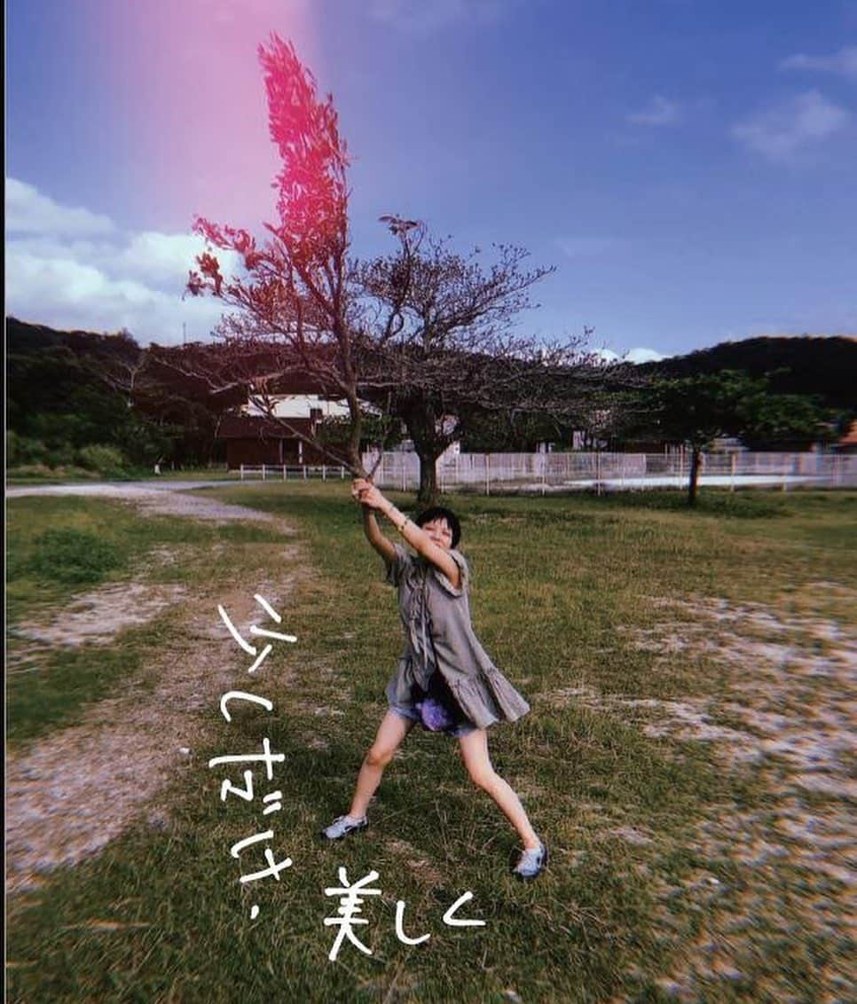 木下百花さんのインスタグラム写真 - (木下百花Instagram)「😇告知解禁😇  弾き語りツアー『愛の証』開催決定！ 全国の皆様に木下百花が会いに行きます！ チケットFC先行が絶賛受付中。  詳細はサイトをご確認下さい。 super-being-freeter.com  さらに、、 今回のツアーに合わせて作成した 「写真集(ZINE)付きの未発表新曲入りCD」も販売致します！」9月4日 20時18分 - knstmmk