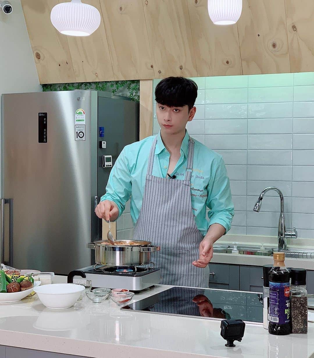 2PMさんのインスタグラム写真 - (2PMInstagram)「[HOTTEST WEEK]  12주년 레투 하드털이.zip  #🐼🐨🐱🐤🐧🍌 #레투스타그램」9月4日 20時30分 - real_2pmstagram