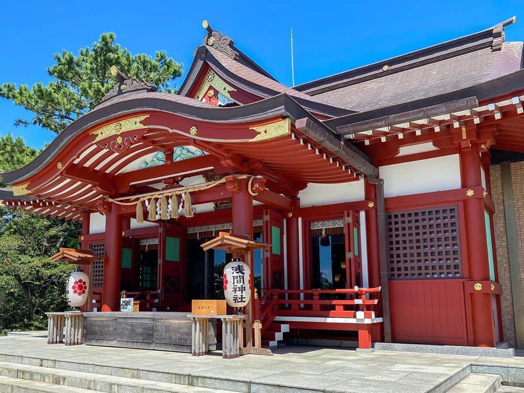 DJ ATSUのインスタグラム：「今日は、奥様の安産祈願に稲毛浅間神社へ。﻿ 御祈祷して頂きました！﻿ ﻿ ﻿ #パワスポ部 #旅スタグラム #旅好き #旅フォト #旅写真 #パワースポット #神社 #神社巡り #神社仏閣 #参拝 #御朱印 #ご朱印 #shrine #japaneseshrine #temple」