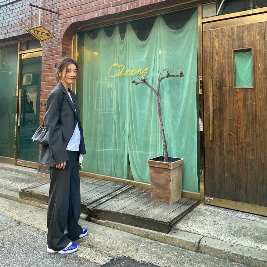 ソジン のインスタグラム：「머리묶은거 하나더🖤」