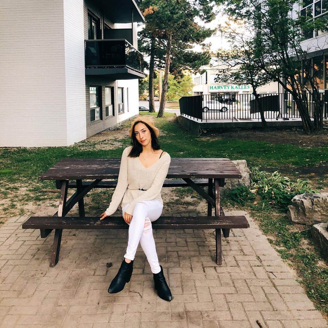 ネッタ・シュライバーのインスタグラム：「I may have taken September 1st too seriously... 😁🍂」