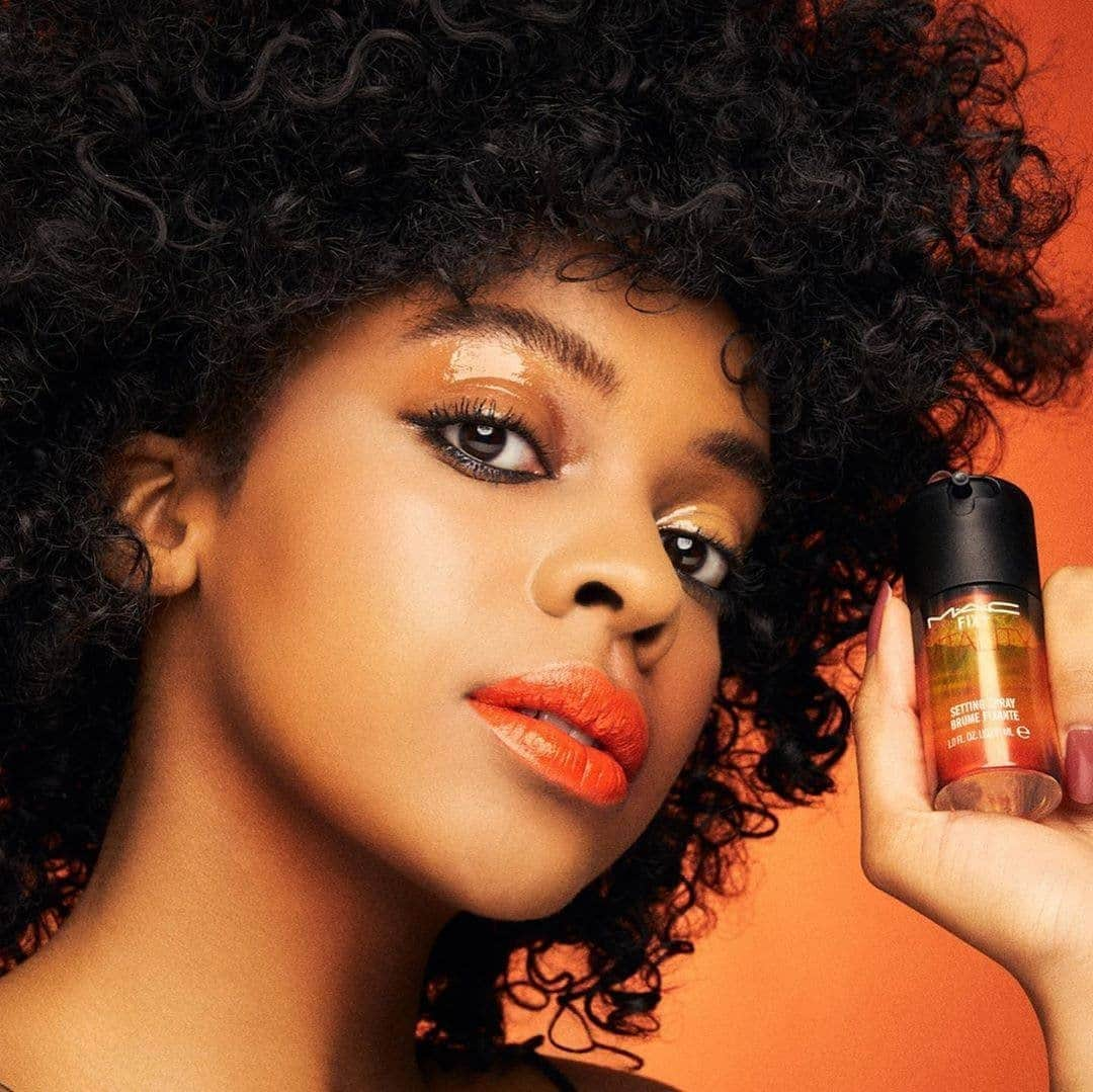 M·A·C Cosmetics Deutschlandさんのインスタグラム写真 - (M·A·C Cosmetics DeutschlandInstagram)「Fix+ VITALITY! 🔥 Dieses Fix+ gibt Dir einen großen Schub Selbsvertrauen und Kraft 🧡 🌺 Es ist angereichert mit Aprikosen- und Mandarinen-Duftnoten und sorgt für ein erfrischtes und weiches Hautgefühl! Den ganzen Tag! 🔥 ✨ Wer von Euch hat unsere Fix+ Vibes schon getestet? ☀️ Jetzt erhältlich bei @douglas_cosmetics @maccosmeticsfrance #skincare #macskincare #macskin #macglow #glowyskin #summerglow #fixplus #fixplusvibes」9月4日 21時00分 - maccosmeticsgermany