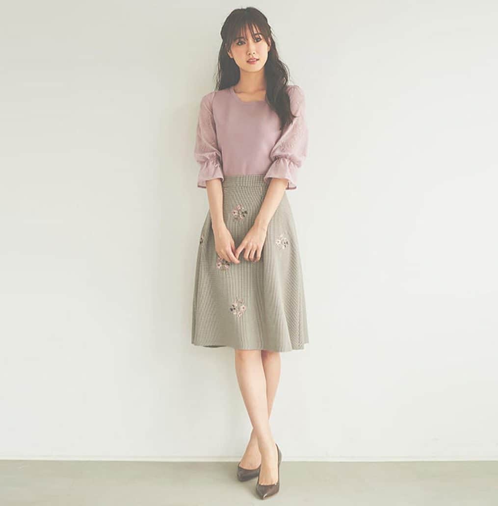 LAISSE PASSEさんのインスタグラム写真 - (LAISSE PASSEInstagram)「9/4(Fri)LUMINE EST店 insta live人気item❤︎﻿ ﻿ 千鳥刺繍スカート﻿ ¥18.000＋tax﻿ ﻿ ﻿ LUMINE information✨✨✨﻿ ﻿ 9/10(Thu)START﻿ LUMINE CARD 10%OFF﻿ ﻿ 皆様のご来店をお待ちしております😊💓﻿ ﻿ ﻿ ﻿ ﻿ #レッセパッセ #laissepasse #デビュードフィオレ #debutdefiore  #laissepasseonlinestore #新作 #ブラウス #ブラウスコーデ #ニット #ニットコーデ #ワンピース #ワンピースコーデ #スカート #スカートコーデ #花柄ワンピース #花柄スカート #花柄 #プリント #チェック #チェックスカート #千鳥 #千鳥柄 #comingsoon #ライブ #ライブ配信 #インスタライブ」9月4日 21時00分 - laisse_passe