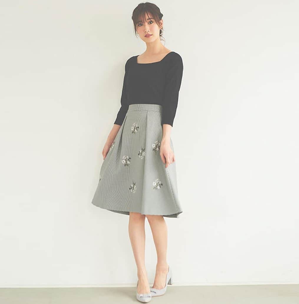 LAISSE PASSEさんのインスタグラム写真 - (LAISSE PASSEInstagram)「9/4(Fri)LUMINE EST店 insta live人気item❤︎﻿ ﻿ 千鳥刺繍スカート﻿ ¥18.000＋tax﻿ ﻿ ﻿ LUMINE information✨✨✨﻿ ﻿ 9/10(Thu)START﻿ LUMINE CARD 10%OFF﻿ ﻿ 皆様のご来店をお待ちしております😊💓﻿ ﻿ ﻿ ﻿ ﻿ #レッセパッセ #laissepasse #デビュードフィオレ #debutdefiore  #laissepasseonlinestore #新作 #ブラウス #ブラウスコーデ #ニット #ニットコーデ #ワンピース #ワンピースコーデ #スカート #スカートコーデ #花柄ワンピース #花柄スカート #花柄 #プリント #チェック #チェックスカート #千鳥 #千鳥柄 #comingsoon #ライブ #ライブ配信 #インスタライブ」9月4日 21時00分 - laisse_passe