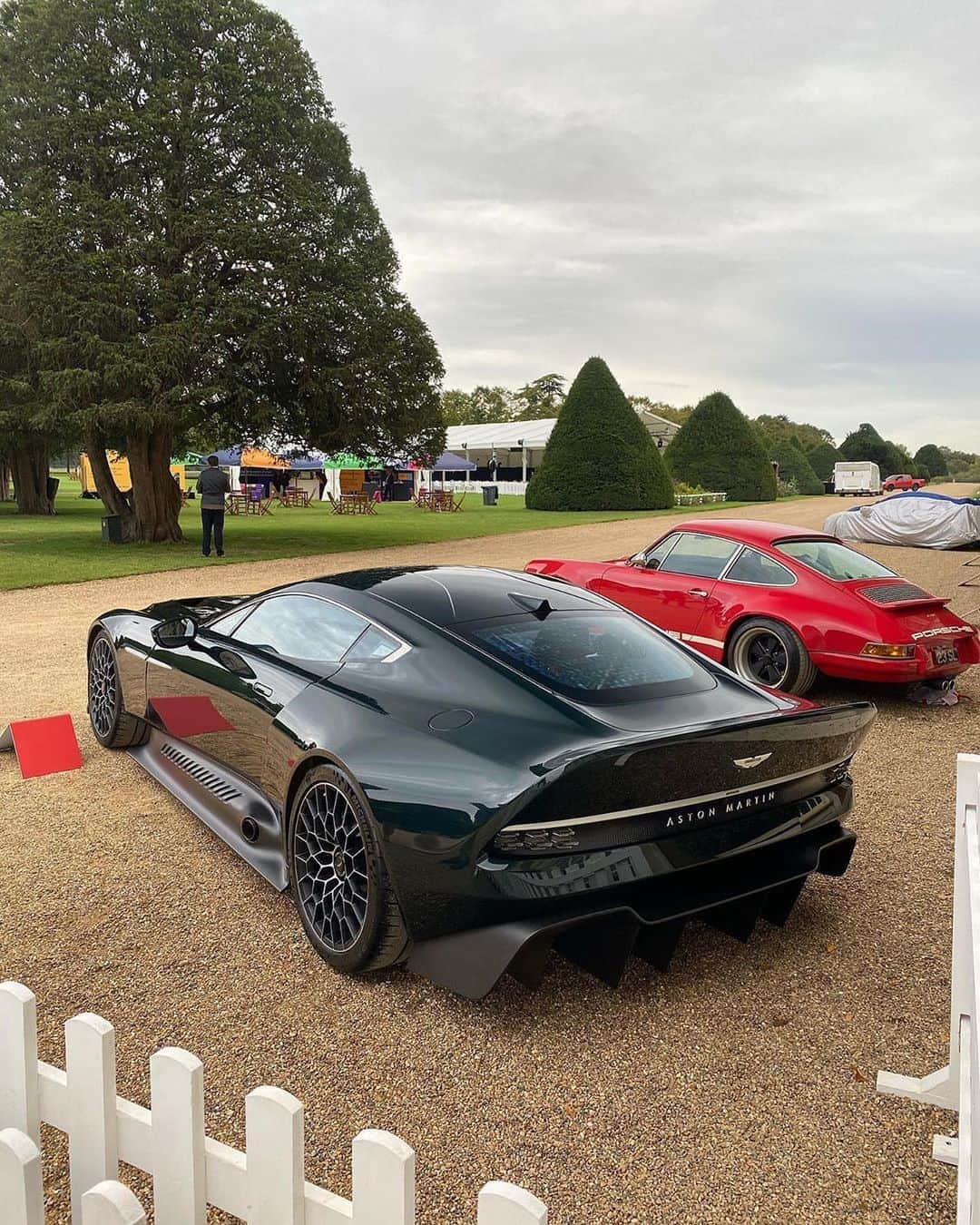 CarsWithoutLimitsさんのインスタグラム写真 - (CarsWithoutLimitsInstagram)「1 of 1 #AstonMartin #Victor. It’s based on the Vulcan and it has a 6 Speed Manual @concours_of_elegance  Photos @tfjj  #carswithoutlimits #vulcan」9月4日 20時58分 - carswithoutlimits