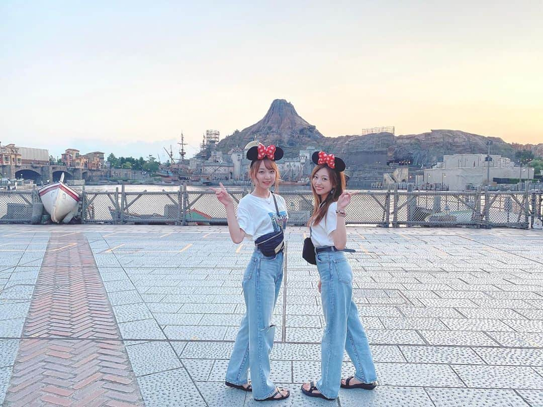 松井さやかさんのインスタグラム写真 - (松井さやかInstagram)「ディズニーシーで映えてきた🐠♡ #disney #disneysea #love #双子コーデ #アイドル」9月4日 20時59分 - matsui_sayaka