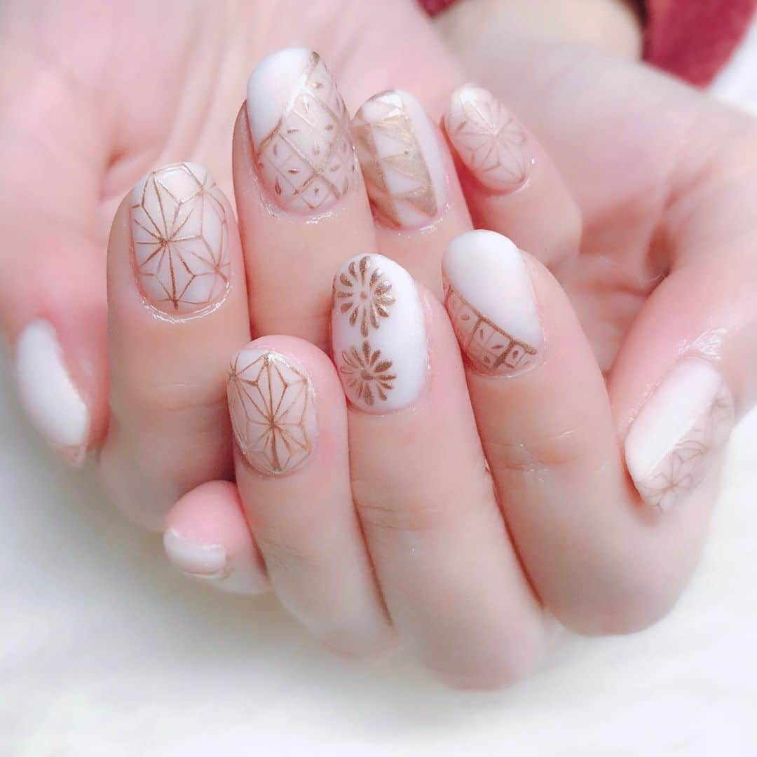 なかやまちえこさんのインスタグラム写真 - (なかやまちえこInstagram)「和柄なネイル🍁⠀ ⠀ #nail #nails #nailart #ネイル #美甲 #ネイルアート  #japanesenailart #manucure #japanesenails #manicurist #gelnails #أظافر #네일아트 #미용 #vẽmóng #ngườiđẹp  #เพ้นท์เล็บ #искусствоногтя #artedeuñas #เพ้นท์เล็บเจล #ジェルネイルデザイン #ネイルデザイン #senikuku #nagelkunst #和ネイル #和柄ネイル」9月4日 21時09分 - chiekonakayama