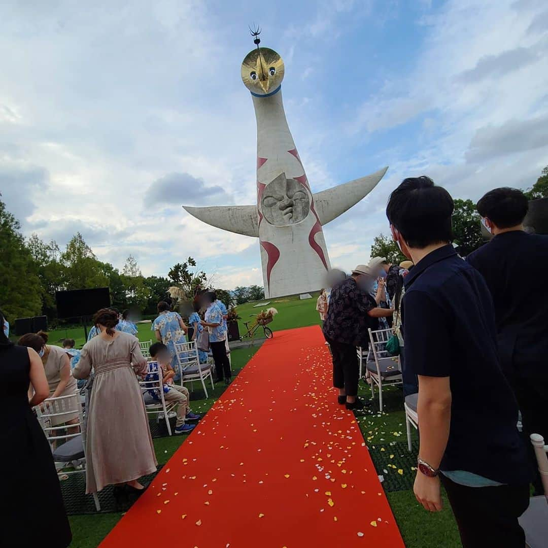 桂團治郎さんのインスタグラム写真 - (桂團治郎Instagram)「今日は友人の結婚式！  10年に1組だけ挙げることが出来る太陽の塔の前での結婚式。  吹田市民には憧れる！！ めちゃくちゃ素晴らしい、良い結婚式でした（笑） 幸せたんまり分けてもらえて5年はもつ！」9月4日 21時09分 - danjirokatsu