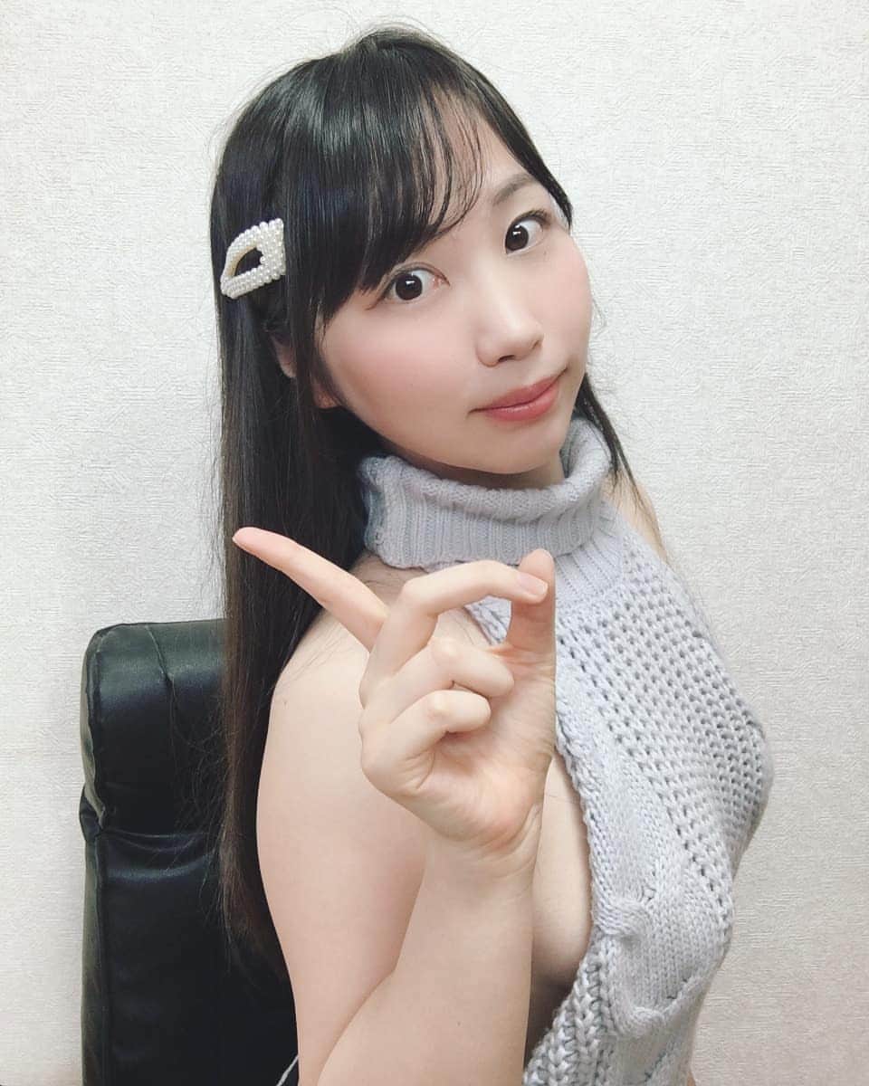 白葉まりさんのインスタグラム写真 - (白葉まりInstagram)「#グラドル政治チャンネル  アップ～⤴️⤴️ . 難しい話が続いていたので今回は気休め動画🍀 『勝手に組閣企画😆』 . 人事権があるわけではないので、個人的願望で組閣を考えてみました(*´ω｀*) . . 党三役は？ 外務大臣、防衛大臣は？ 総務大臣、財務大臣は？ . YouTube内 グラドル政治チャンネル検索🔍でぜひ観てみてくださいね🎵✨ . 皆さんなら誰を選びたいとかあったらぜひYouTubeにコメントしてね🤭💕 . . . . . #政治 #国政 #組閣 #菅官房長官 #菅義偉 #岸田文雄 #グラドル #グラビアアイドル #童貞を殺すセーター #童貞を殺す服 #Fカップ #白葉まり #エロかしこい #YouTube #YouTuber #goodevening #チャンネル登録お願いします」9月4日 21時17分 - shirahamari