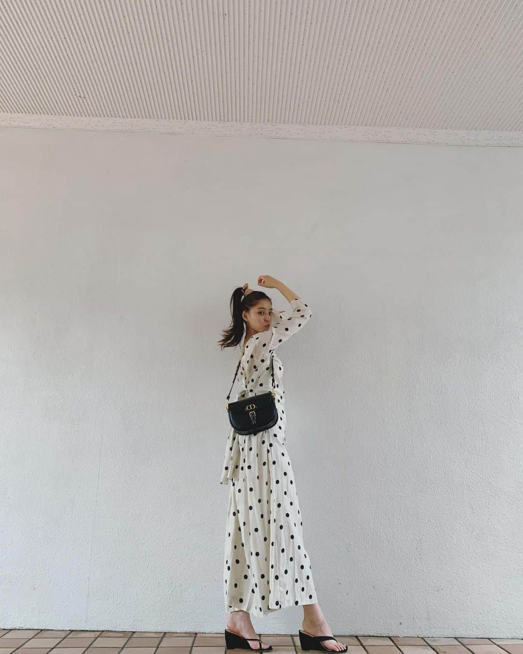 新木優子さんのインスタグラム写真 - (新木優子Instagram)「私服  onepiece : @mikomori_official  shoes : @byfar_official  bag :  @dior  jewelry : @dior   撮影の時だけマスク外しています🙇🏻‍♀️✨  #fashion」9月4日 21時18分 - yuuuuukko_