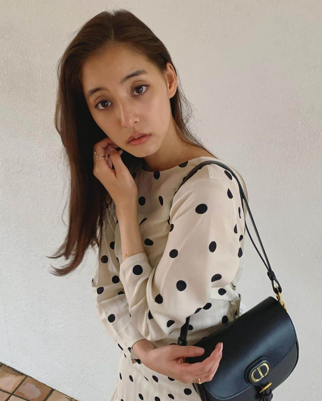 新木優子さんのインスタグラム写真 - (新木優子Instagram)「私服  onepiece : @mikomori_official  shoes : @byfar_official  bag :  @dior  jewelry : @dior   撮影の時だけマスク外しています🙇🏻‍♀️✨  #fashion」9月4日 21時18分 - yuuuuukko_