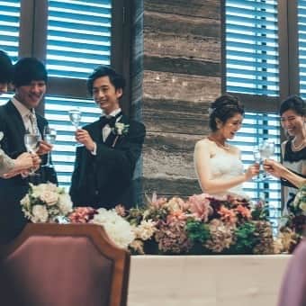 のインスタグラム：「入籍だけで済ましてしまうカップルが増えている中、結婚式する意味を考えよう❗️   2 結婚式は、今後の人生を支えてくれる人達の繋がりの場💁‍♀️ 結婚式はこれからの人生スタートの挨拶の場🌿 新婚夫婦が今後困難な事があった時に手を差し伸べてくれるのは結婚式に招待された親密な関係のゲストの皆さんです😃 これからの未熟な私達夫婦を宜しくお願い致します！という挨拶の場として大切な意味も持っているのです🌈💓  #結婚お役立ち情報﻿ ------------------------------------------ 花嫁様のお役立ち情報をお伝えしていきます❤️﻿ ﻿ 疑問に思うことや不安なのことは﻿ 気軽にご相談くださいね🍀﻿ ﻿ ▷▷▶︎ @kanazawa.weddingcafe﻿ ------------------------------------------ ﻿ #金沢結婚式#金沢結婚式場#金沢結婚#金沢結婚式実例#金沢結婚式場探し#金沢披露宴#金沢結婚式準備#金沢プレ花嫁#金沢花嫁#金沢市#金沢#金沢カフェ#金沢ランチ#金沢カフェ巡り#おしゃれ花嫁#おしゃれ花嫁さんとつながりたい#家族婚#家族写真#家族挙式 #結婚式場」