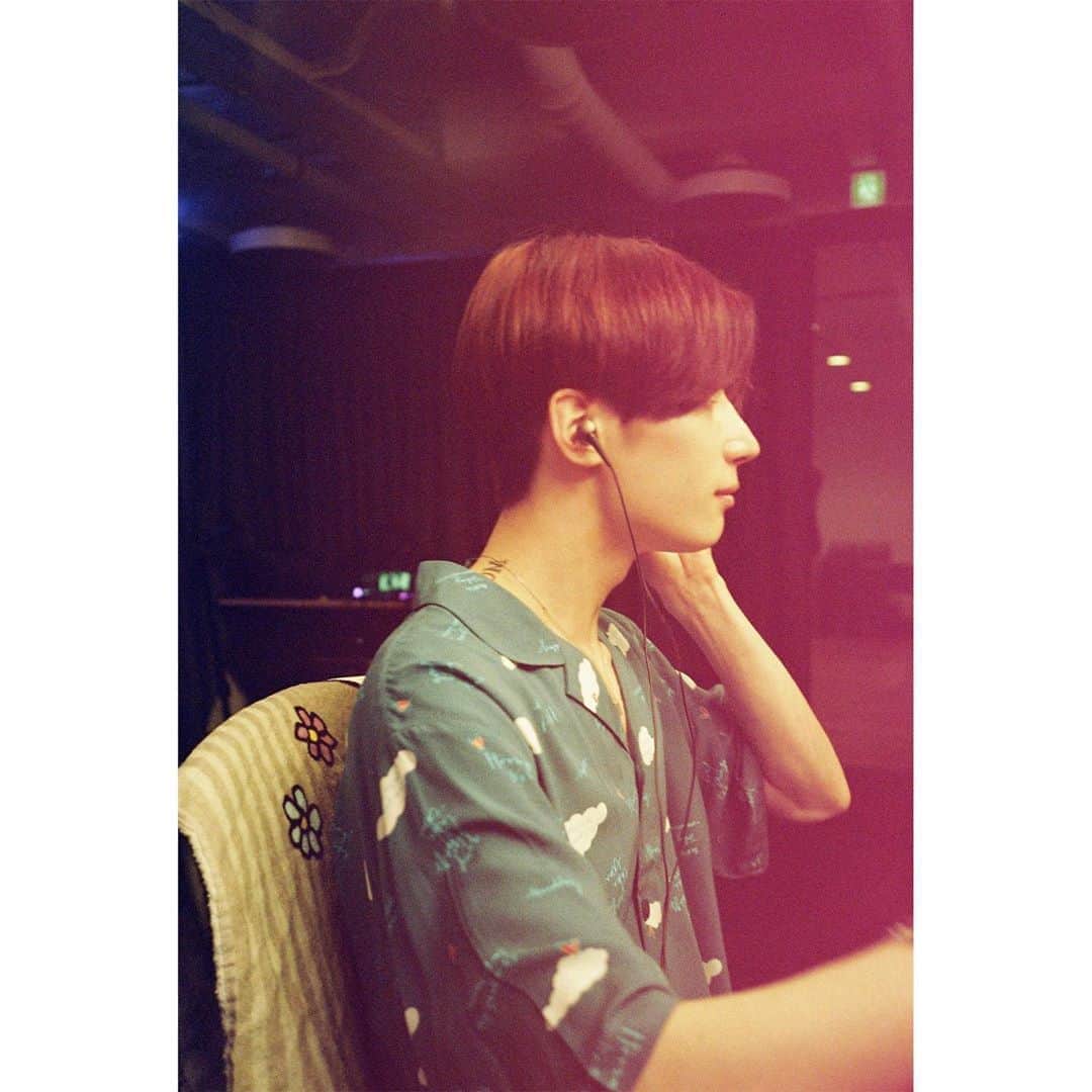 Victonさんのインスタグラム写真 - (VictonInstagram)「[V_V] #VICTON_SEUNGSIK_VIEW #승식이의_시선📸 #SEUNGWOO_FAME_SHOWCASE & #승승장구의_이불킥 - ▶ https://www.vlive.tv/video/210928 - #VICTON」9月4日 21時19分 - victon1109