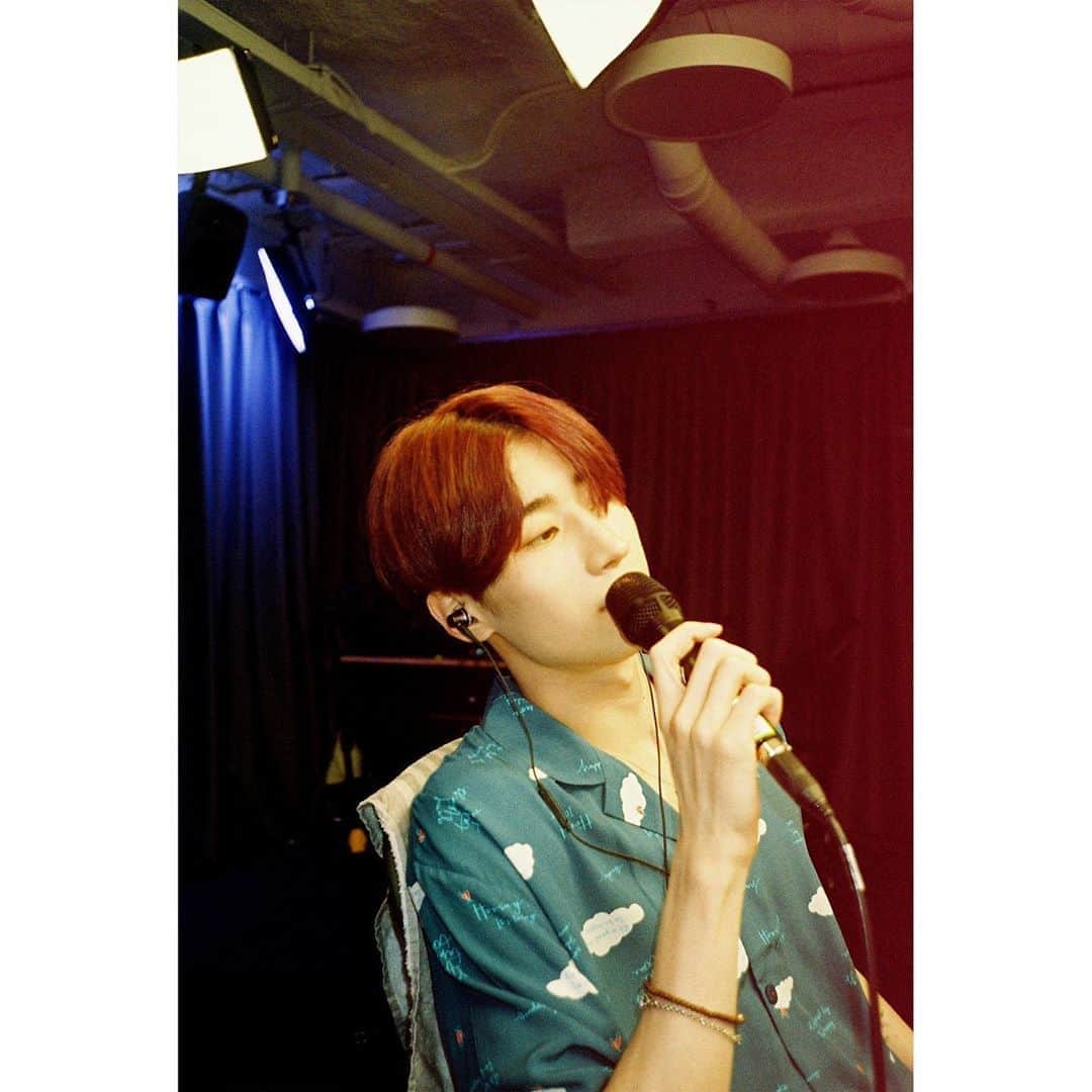 Victonさんのインスタグラム写真 - (VictonInstagram)「[V_V] #VICTON_SEUNGSIK_VIEW #승식이의_시선📸 #SEUNGWOO_FAME_SHOWCASE & #승승장구의_이불킥 - ▶ https://www.vlive.tv/video/210928 - #VICTON」9月4日 21時19分 - victon1109
