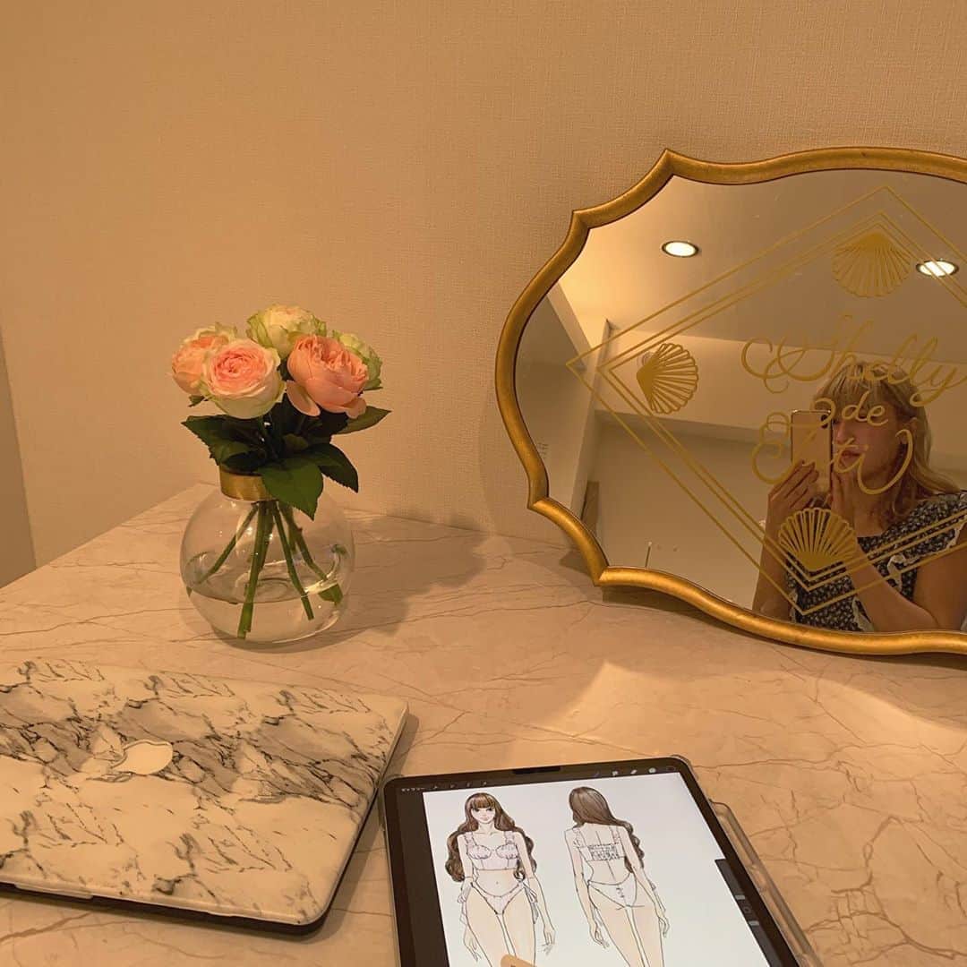 Tomomi Teradaのインスタグラム：「🌹💻👙💖」