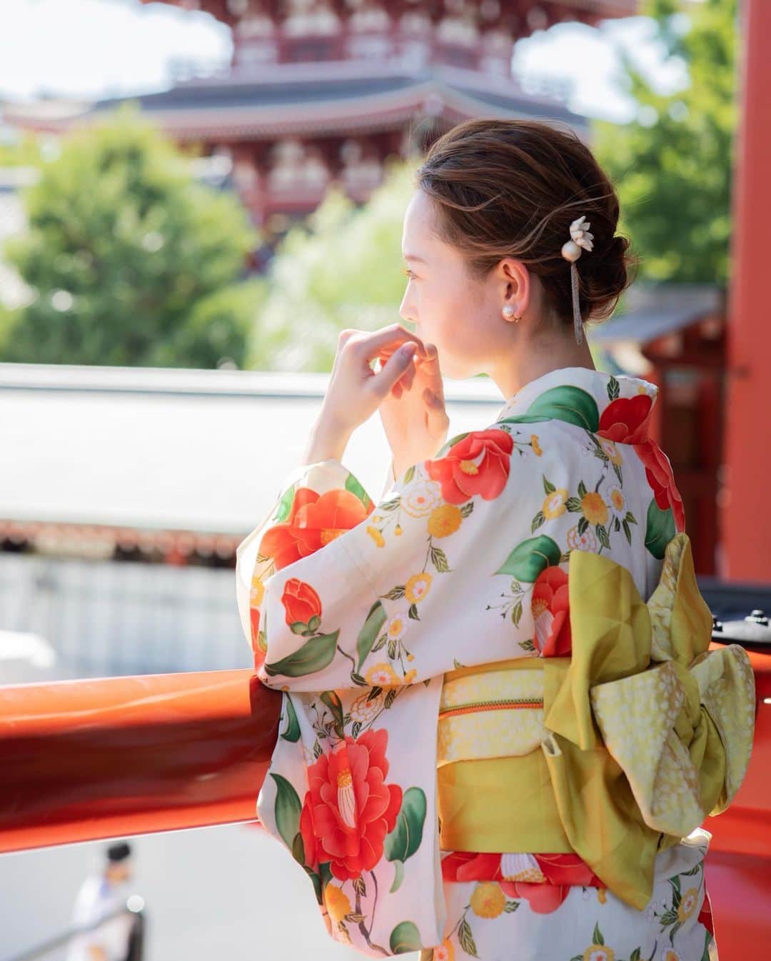 はれこさんのインスタグラム写真 - (はれこInstagram)「👘🎐🍧 . 旅行へ行ったときくらいしか 彼と写真を撮ることが無いのですが、 今年は1枚も撮らないまま終わりそうだったので、 撮影をしてもらいました🌻 (わたしが彼に和装させたかったが7割) . 白地の浴衣はやはり可愛かったな〜 朱色とかオレンジもまたいつか着てみたい🥰 . #浅草 #浅草寺 #浅草浴衣 #浴衣 #浴衣コーデ #夏休み #撮影 #photoshooting #🌻」9月4日 21時23分 - 1xxxhr