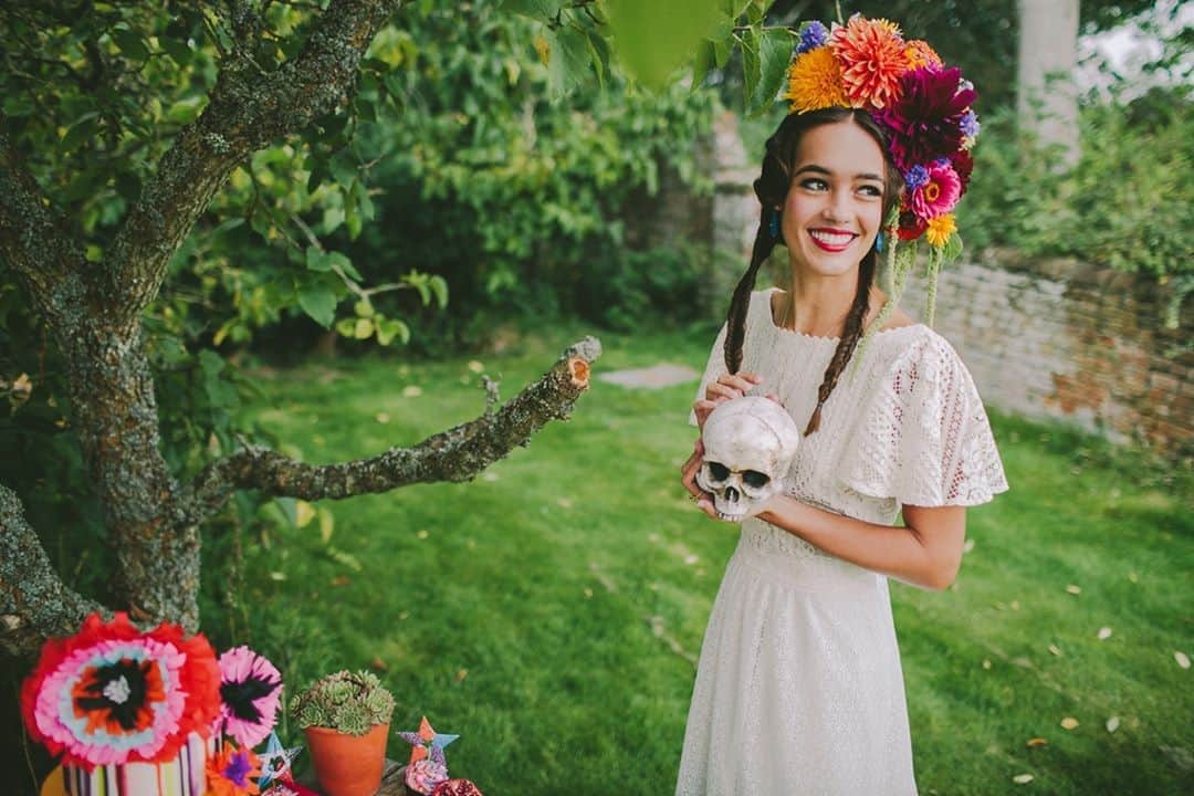 ミナのインスタグラム：「This amazing Day Of The Dead / Frida Kahlo inspired photo shoot is now featured on our website. Have a look and you'll find all the suppliers listed as well. 💀❤️⁠ ⁠ Photography: @weheartpictures ⁠ Art Direction, Styling & Co-ordination: @mrandmrsunique ⁠ Marquees, Props and Location: @arabiantents ⁠ Flowers: @thebasementflorist ⁠ Cake & Cupcakes: @neviepie ⁠ Stationery: @russetandgray ⁠ Make Up: The Beauty Aisle ⁠ Hair: @simplybeautifulweddinghair ⁠ Jewellery: @pollywales ⁠ Mexican textiles (table linen, bag, bed throw, lampshades, cushions): @montesandclark ⁠ Model: Sophie from @lenisagency ⁠ ⁠」