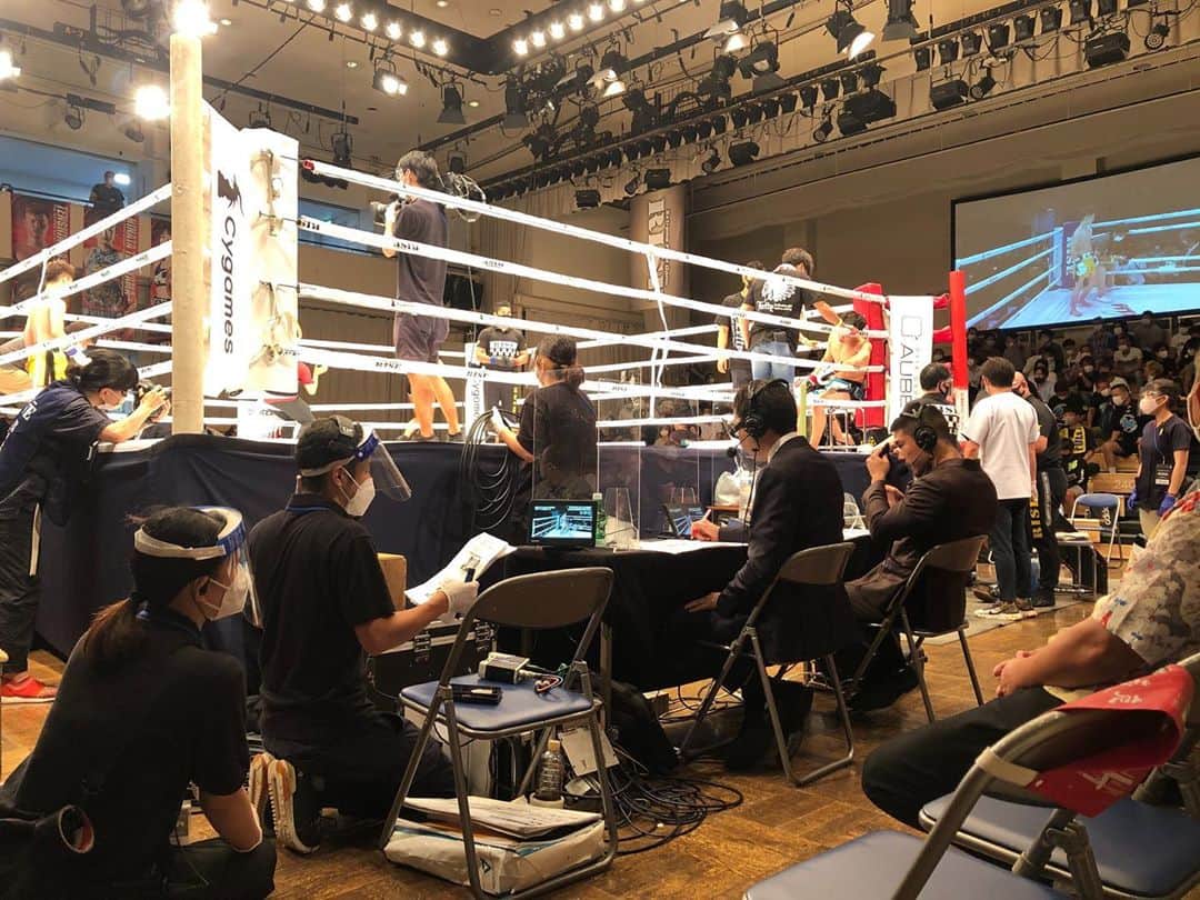中村寛のインスタグラム：「RISE142の選手，関係者の皆様お疲れ様でした。 初めての解説に協力して下さった大会関係者の皆様、改めて本当にありがとうございました。 . . . #rise #142 #rise142  #格闘技 #kickboxing  . .」