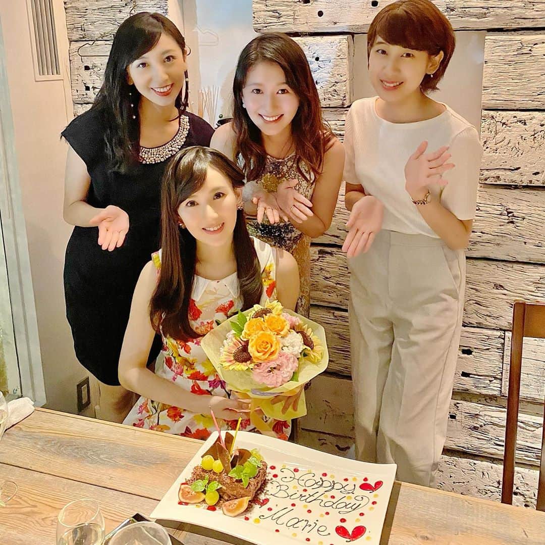 谷中麻里衣のインスタグラム：「Great start to my year thanks to the girls 💕 . ミス日本の東京にいる同期のこたちがお祝いしてくれました✨ 10周年なことにビックリ🥰 ありがとう🌸 . とっても美味しかったし、個室で安心でした😊」