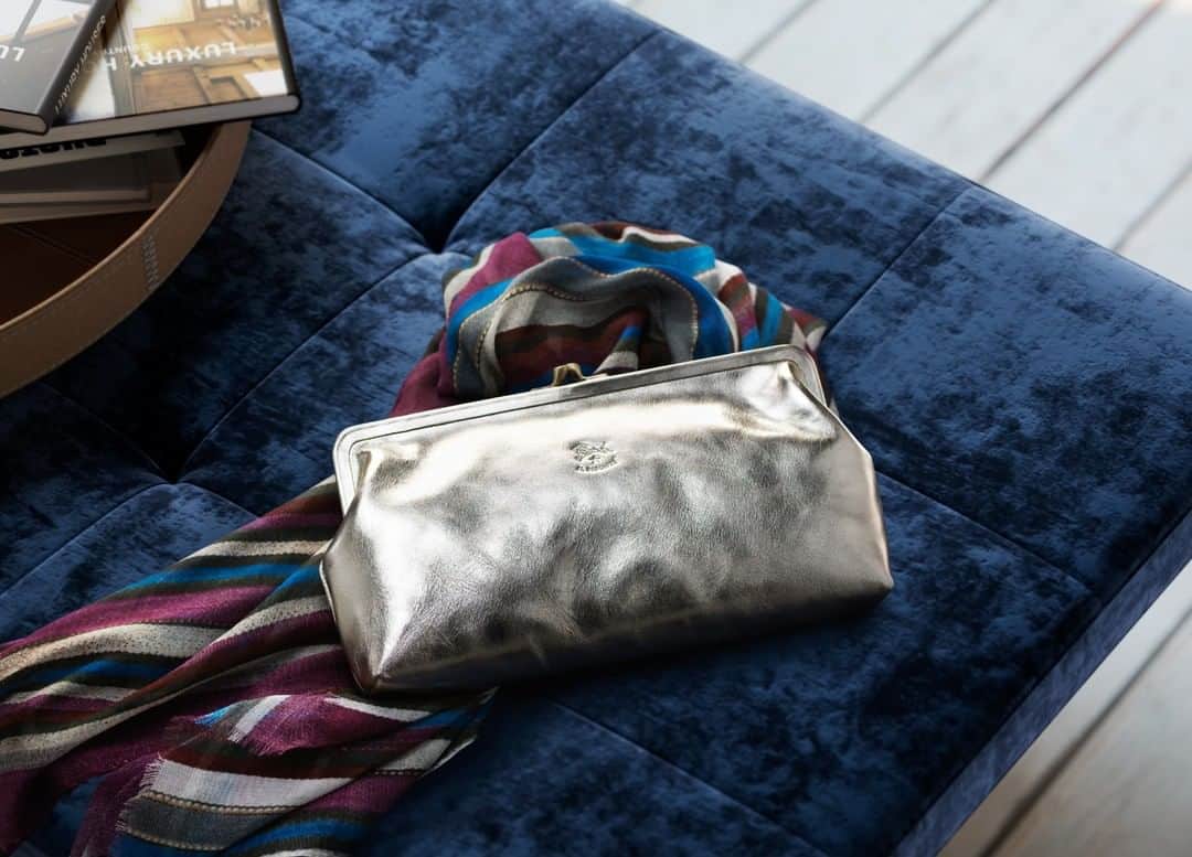のインスタグラム：「The perfect clutch for your nightlife…and more! ☆ #ilbisonte  #leatherbag #madeinitaly」