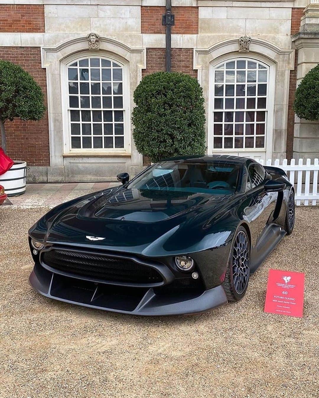 CARLiFESTYLEさんのインスタグラム写真 - (CARLiFESTYLEInstagram)「1 of 1 Aston Martin Victor road car based on the Vulcan with a 6 speed manual. Photos by @tfjj at @concours_of_elegance #carlifestyle」9月4日 21時42分 - carlifestyle