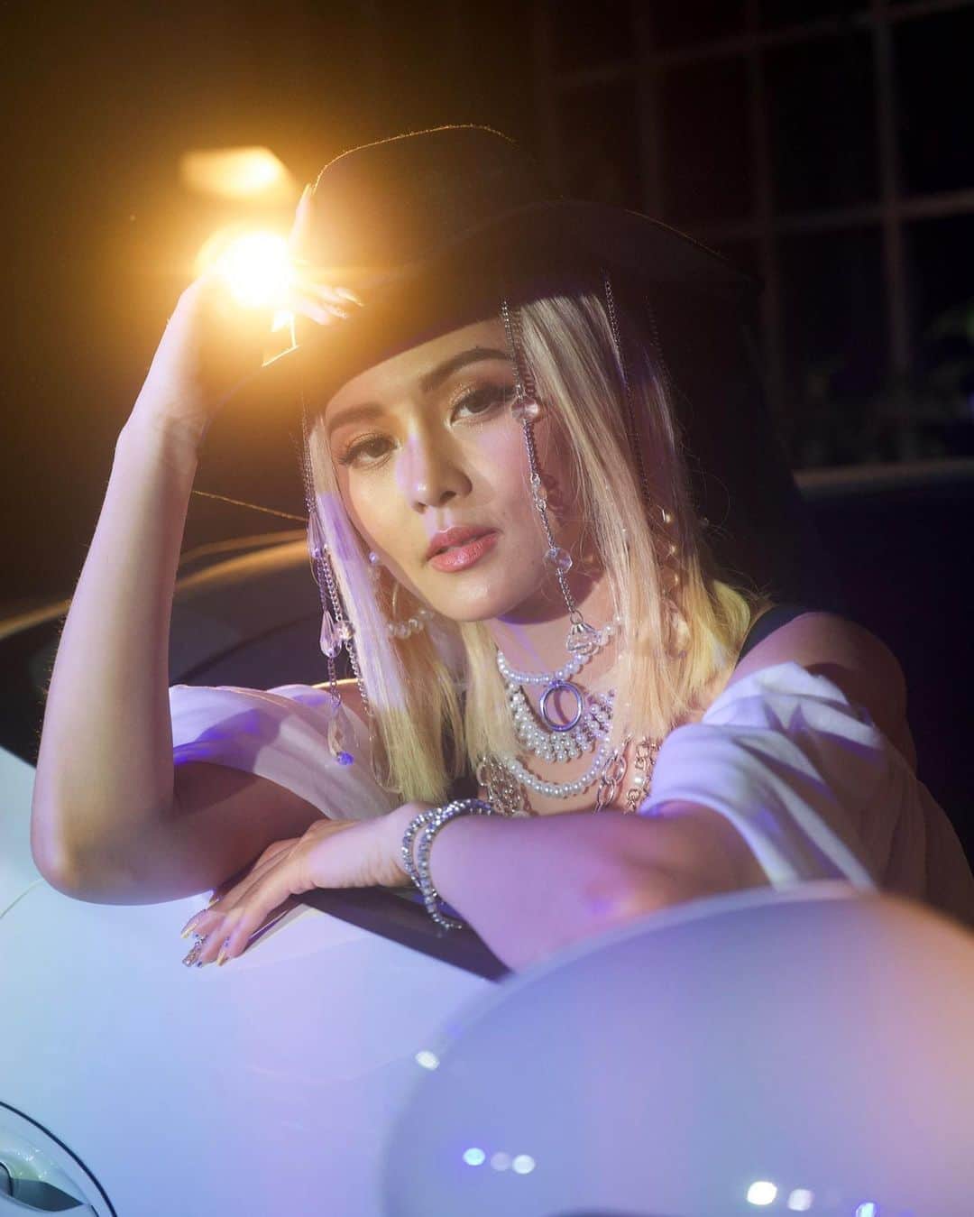 Kim Chiuさんのインスタグラム写真 - (Kim ChiuInstagram)「Hi guys!😁 ako prin to naging blondina lang!😅. new video now up on my channel!😉 for the love of K-POP world!!!!Never thought I would be blonde my entire life but because of #Ryujin lets do it!!!🔥 . . Did my first dance cover on my channel (Kim Chiu Ph) #NotShy #Itzy link on my bio  hope you can check it out!!!! ❤️ @itzy.all.in.us @itzyjyp_official @itzy__ryujin @jypentertainment . . . Special thank you to @chaptersph team!!!! 🔥 you guys were all amazing and love the energy!!! Relate tayo lahat since we’re kpop fans!!!! @joanneangeles thanks suuuper!!!!! @gforce_chrissian for guiding me!!! And my glam team @jakegalvez @iammjrone @adrianneconcept ❤️ super duper thank you!!!! my kpop heart is happy!!! 😁 #KimChiuNotShy click the link on my bio!!!!!」9月4日 21時46分 - chinitaprincess