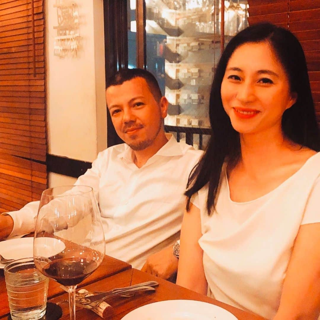 三浦瑠麗さんのインスタグラム写真 - (三浦瑠麗Instagram)「下目黒のイスラエル料理のMarcelo'sに妹夫婦と。 ラム、ステーキ、イスラエルサラダが絶品。」9月4日 21時47分 - lullymiura