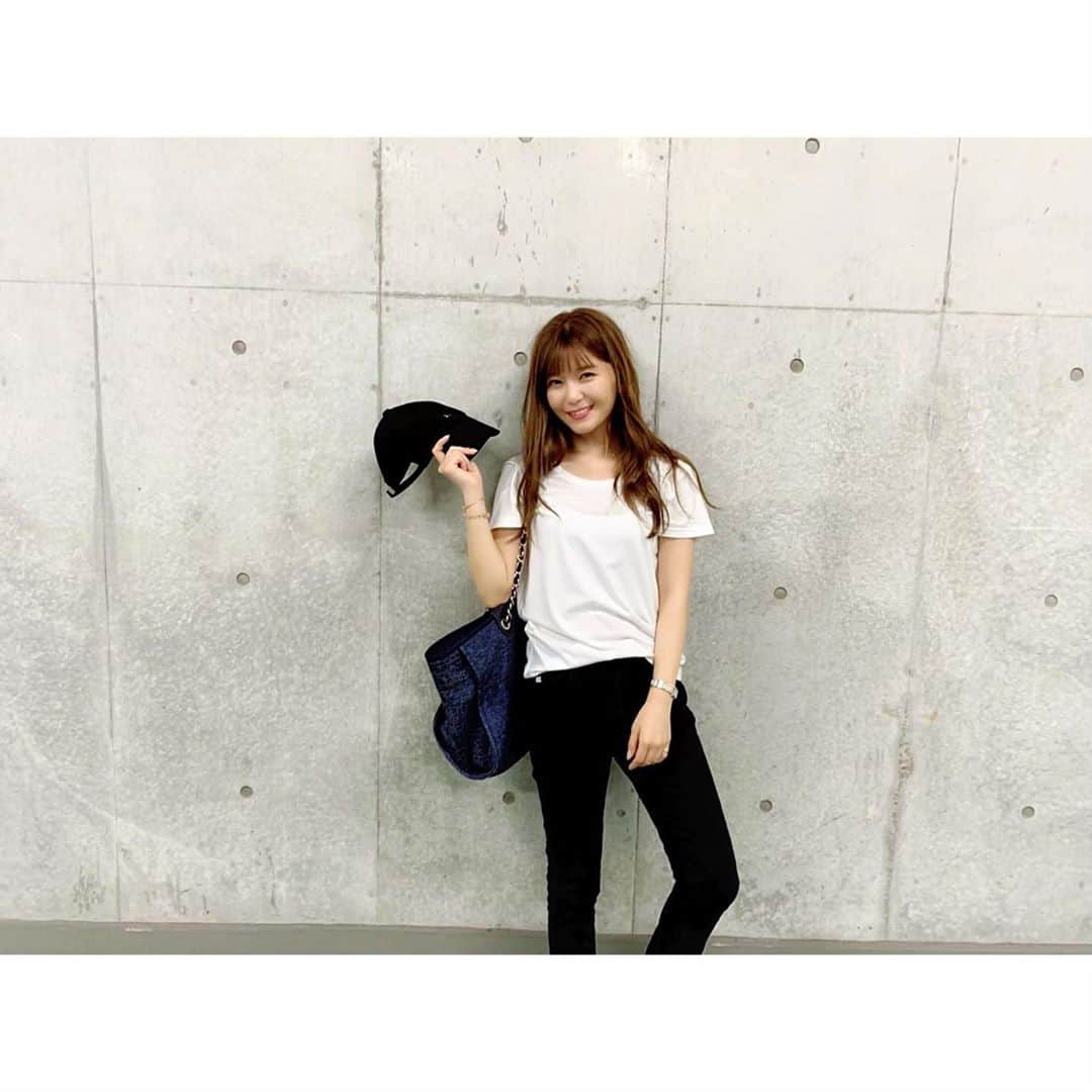 宇野実彩子さんのインスタグラム写真 - (宇野実彩子Instagram)「. 白Ｔ×デニムの王道シンプルコーデ👖✨ すべて @lavanda.jp のお気に入りアイテムだよ♥️ 今週もおつかれ様☺️」9月4日 21時48分 - misako_uno_aaa