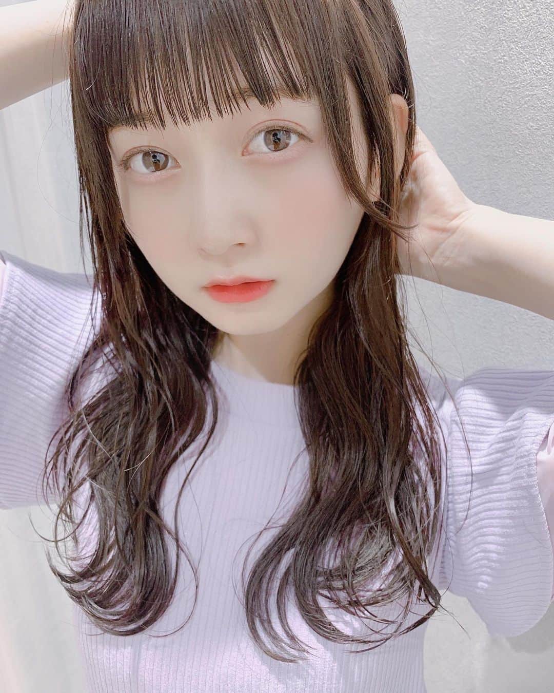 金久保マユ（ぼんぼん）のインスタグラム：「今日も1日お疲れ様でした！ . 前髪が好評で嬉しいです⸜(* ॑꒳ ॑* )⸝⋆* 2日連続ですが載せておきます。笑 . . あ、そういえば長年連れ添ったTVが壊れました…地デジ切り替え前から一緒にいたので、、寿命ですね。笑 . . 新しいTVはYouTubeやhulu、Netflixが観れてその高性能さに驚いてます。わくわくです。TVライフ、満喫していくぞ〜！！ . . . . . . . . #きょコ#美意識向上#秋コーデ#夏コーデ#セットアップ#ワンピース#かわいい#すき#美意識向上#かわいくなりたい#メイク#ぴんく#ヘアアレンジ#夏#ポートレート#色素薄い系メイク#写真#miia#ファッション#前髪#ぱっつん#カシュカシュ#表参道#love#photo#code#camera#animegirl#followｍe#youtube#asmr」